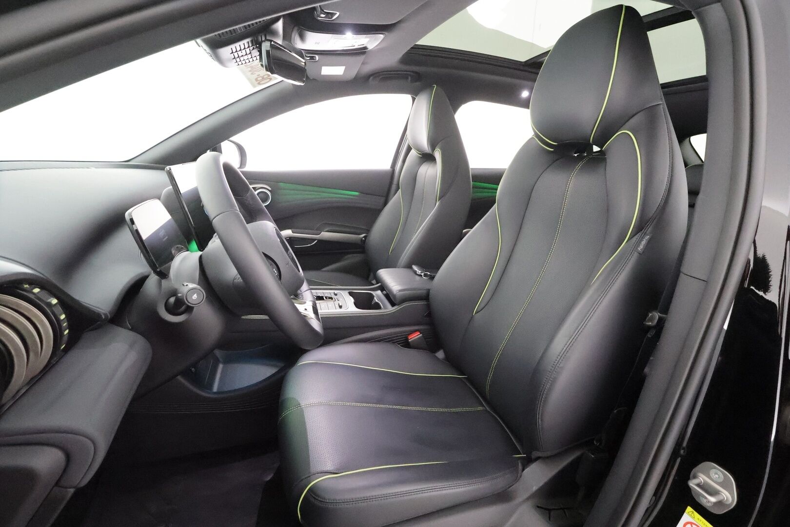 BYD ATTO 3 2025 Comfort - | ACC | ILP | Panorama | Katvevaroitin | 360° | Sähköpenkit | Navi | LED | Ratinlämmitin | Keyless | Nahat | 