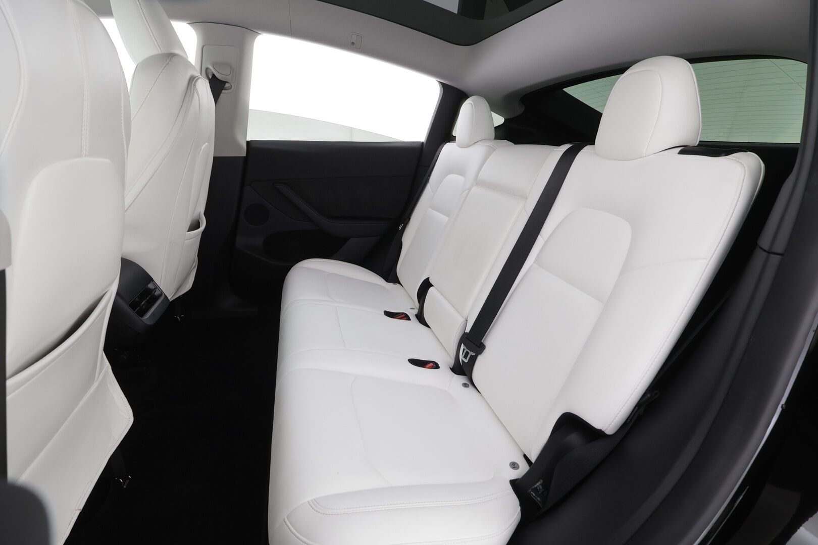 TESLA MODEL Y 2023 RWD - | Koukku | ILP | ACC | Lasikatto | Matrix-LED | P.Kamera | Muistipenkki | Premium Audio | Navi | Keyless | 2x Latauskaapelit |