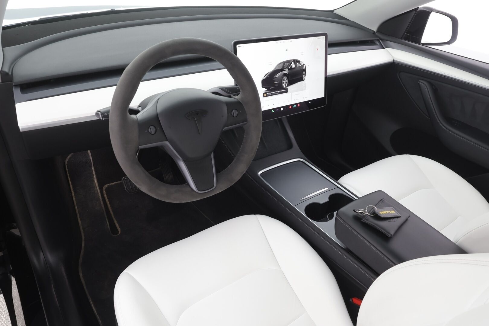 TESLA MODEL Y 2023 RWD - | Koukku | ILP | ACC | Lasikatto | Matrix-LED | P.Kamera | Muistipenkki | Premium Audio | Navi | Keyless | 2x Latauskaapelit |
