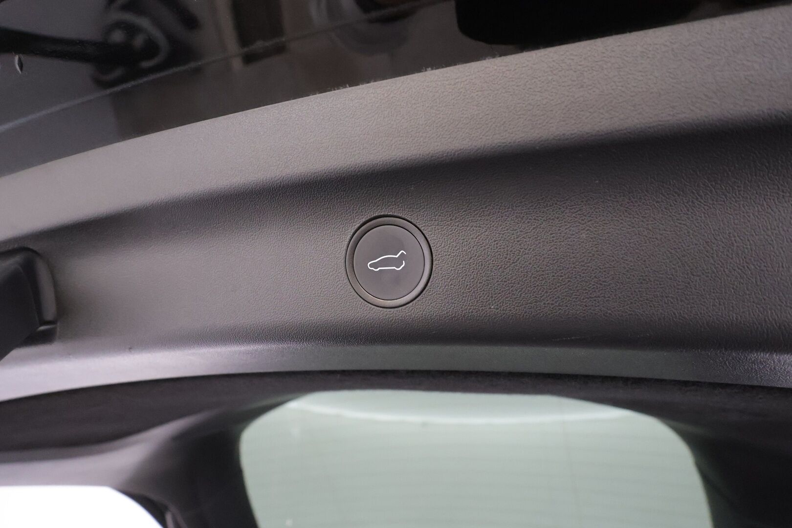TESLA MODEL Y 2023 RWD - | Koukku | ILP | ACC | Lasikatto | Matrix-LED | P.Kamera | Muistipenkki | Premium Audio | Navi | Keyless | 2x Latauskaapelit |