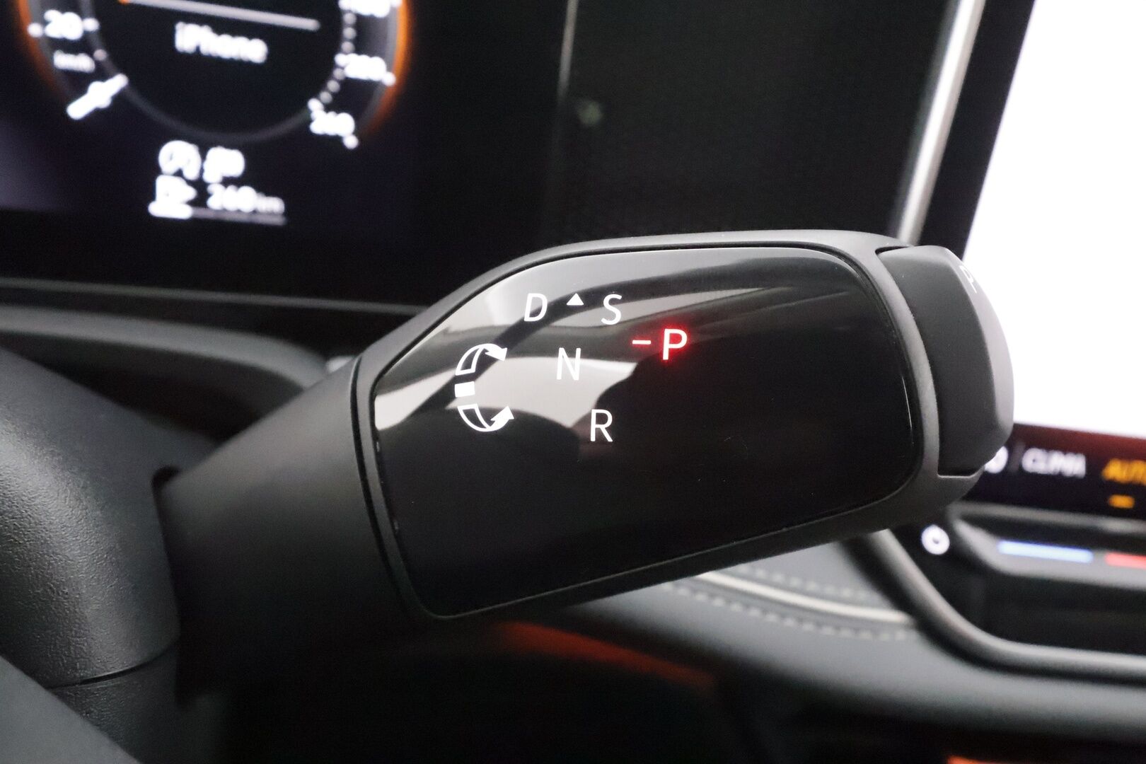 VOLKSWAGEN PASSAT 2024 Variant Comfort Business 1,5 eTSI 110 kW DSG-automaatti - | Webasto | Koukku | ACC | LED | P.Kamera | Kaistavahti | Navi | Hierovat Sportpenkit | Keyless | Kahdet renkaat aluvanteilla | Merkkihuollot |