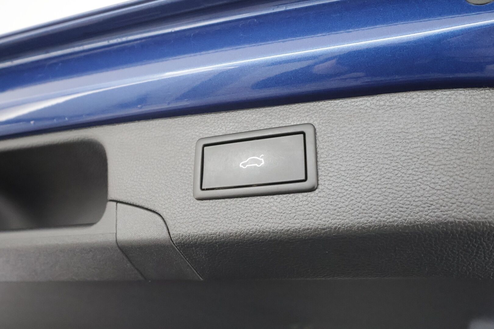 VOLKSWAGEN PASSAT 2024 Variant Comfort Business 1,5 eTSI 110 kW DSG-automaatti - | Webasto | Koukku | ACC | LED | P.Kamera | Kaistavahti | Navi | Hierovat Sportpenkit | Keyless | Kahdet renkaat aluvanteilla | Merkkihuollot |