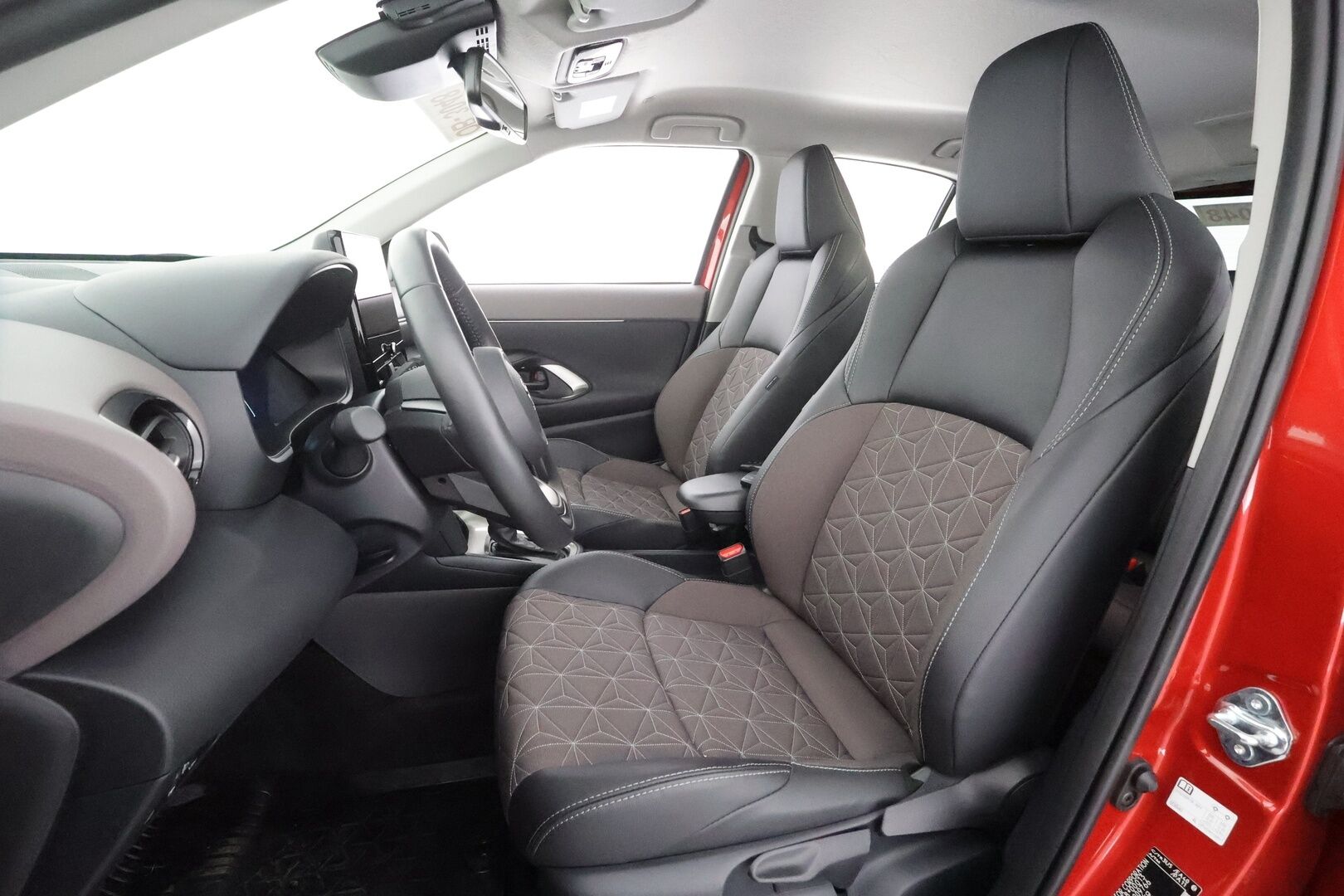 TOYOTA YARIS CROSS 2025 1,5 Hybrid AWD-i Premium - | ACC | LED | P.Kamera | Puolinahat | Navi | Kaistavahti | Digimittaristo | Katveavustin | Keyless | Merkkihuollettu |