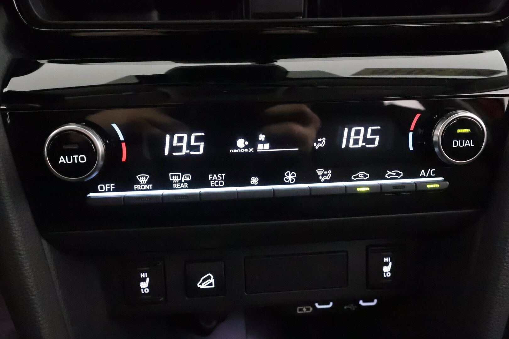 TOYOTA YARIS CROSS 2025 1,5 Hybrid AWD-i Premium - | ACC | LED | P.Kamera | Puolinahat | Navi | Kaistavahti | Digimittaristo | Katveavustin | Keyless | Merkkihuollettu |
