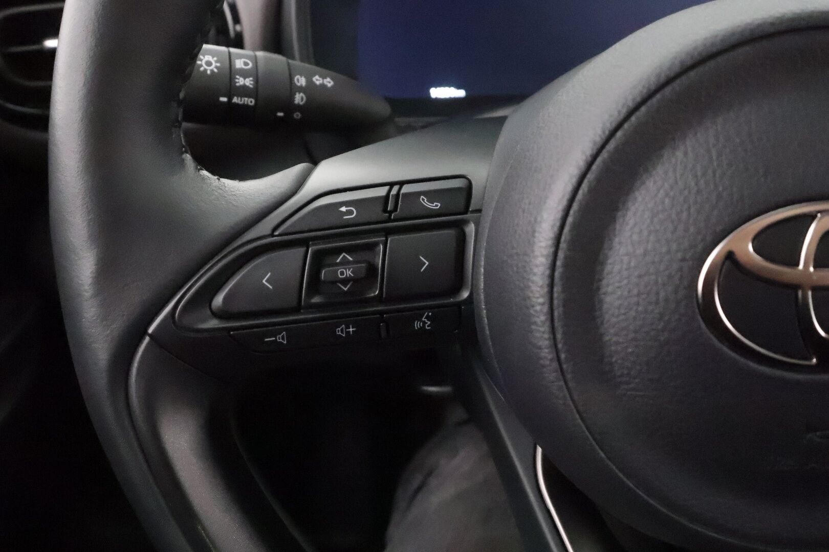 TOYOTA YARIS CROSS 2025 1,5 Hybrid AWD-i Premium - | ACC | LED | P.Kamera | Puolinahat | Navi | Kaistavahti | Digimittaristo | Katveavustin | Keyless | Merkkihuollettu |
