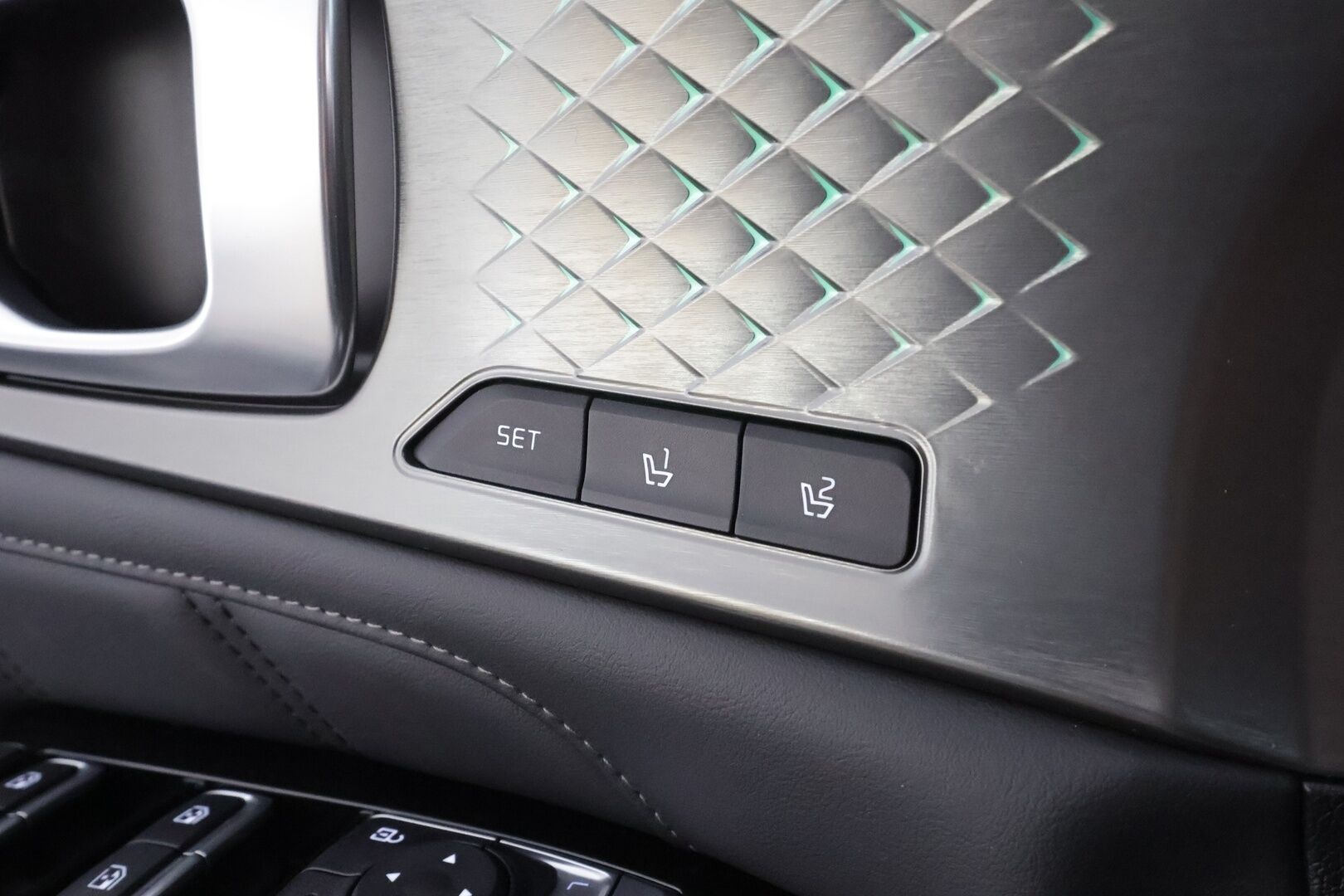 KIA SORENTO 2022 1,6 T-GDI Plug-in Hybrid AWD Business Luxury AT 7P - | SCC | Lisälämmitin | HUD | Panorama | Bose | LED | Muistipenkki | 360-Kamera | Keyless | Ilmastoidut Nahat | Kahdet Renkaat | Koti & Kauppalaturi |