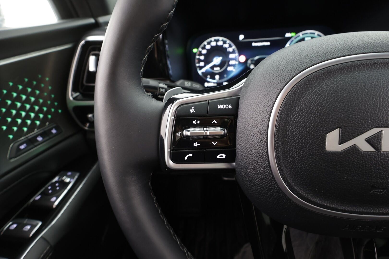 KIA SORENTO 2022 1,6 T-GDI Plug-in Hybrid AWD Business Luxury AT 7P - | SCC | Lisälämmitin | HUD | Panorama | Bose | LED | Muistipenkki | 360-Kamera | Keyless | Ilmastoidut Nahat | Kahdet Renkaat | Koti & Kauppalaturi |