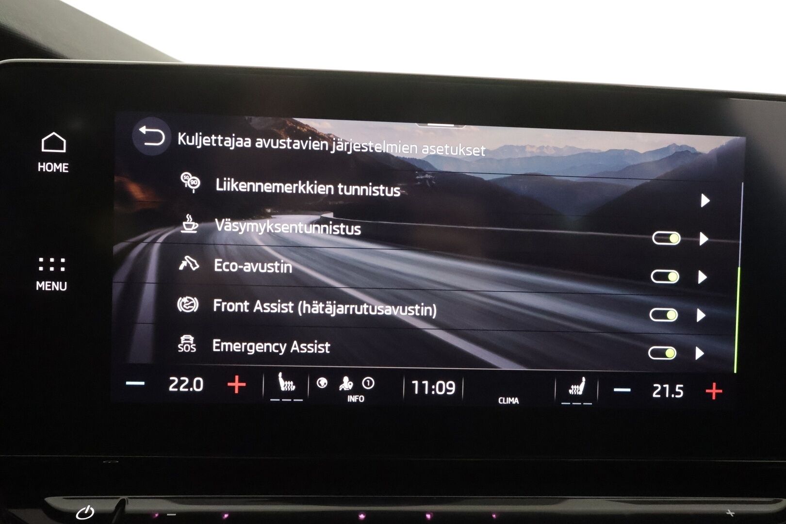 SKODA OCTAVIA 2023 Combi 2,0 TDI 200 4x4 RS DSG Autom. - | Panorama | Webasto | Matrix | ACC | HUD | Hierovat Sporttipenkit Muistilla | P.Kamera | Kaistavahti | Navi | Keyless | Kahdet renkaat |