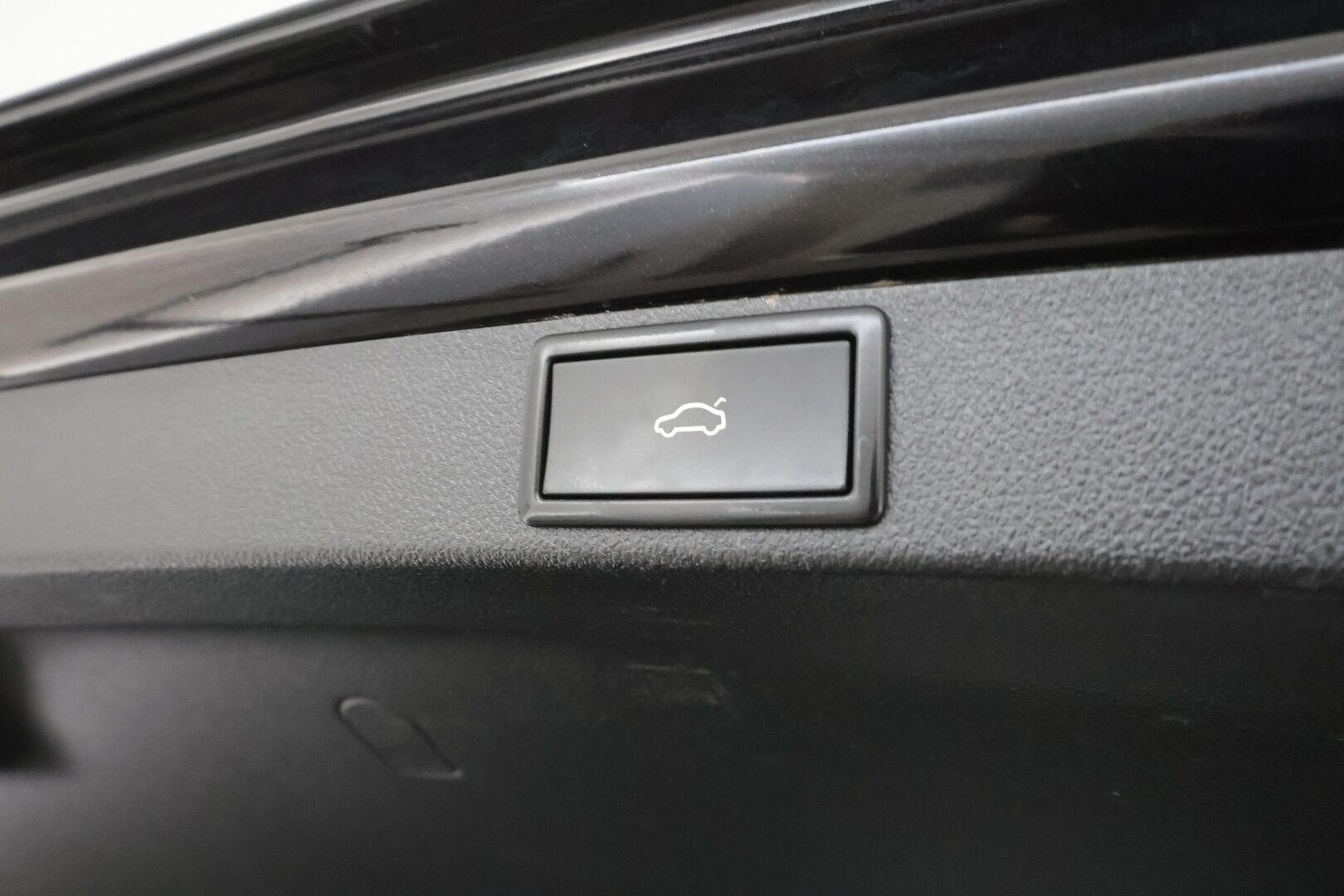 SKODA OCTAVIA 2023 Combi 2,0 TDI 200 4x4 RS DSG Autom. - | Panorama | Webasto | Matrix | ACC | HUD | Hierovat Sporttipenkit Muistilla | P.Kamera | Kaistavahti | Navi | Keyless | Kahdet renkaat |