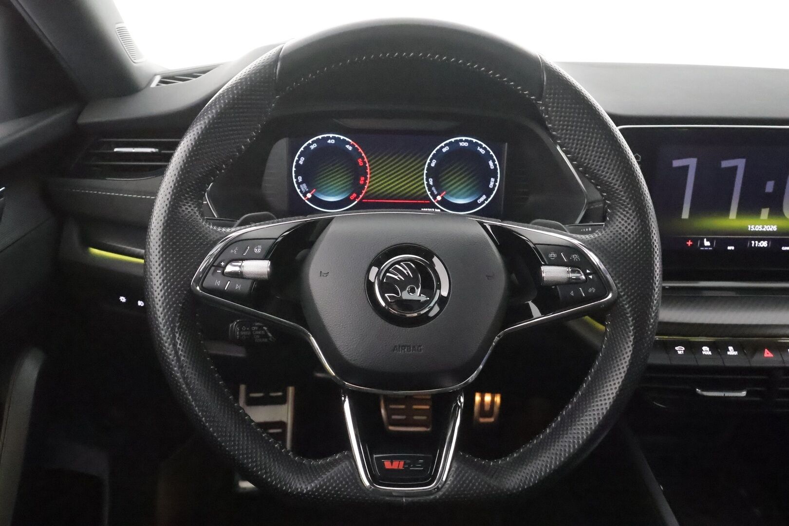 SKODA OCTAVIA 2023 Combi 2,0 TDI 200 4x4 RS DSG Autom. - | Panorama | Webasto | Matrix | ACC | HUD | Hierovat Sporttipenkit Muistilla | P.Kamera | Kaistavahti | Navi | Keyless | Kahdet renkaat |