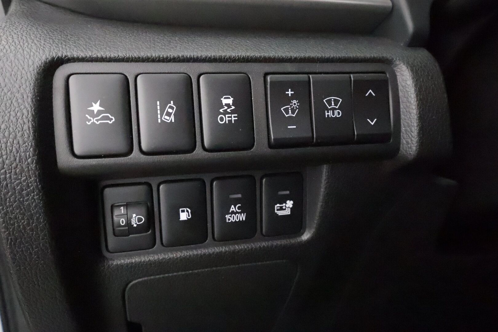 Mitsubishi Eclipse Cross 2021 2.4 PHEV Instyle 4WD - | ACC | 360° | HUD | Nahat | Panorama | Koukku | LED | Navi | 2x renkaat aluvantein |