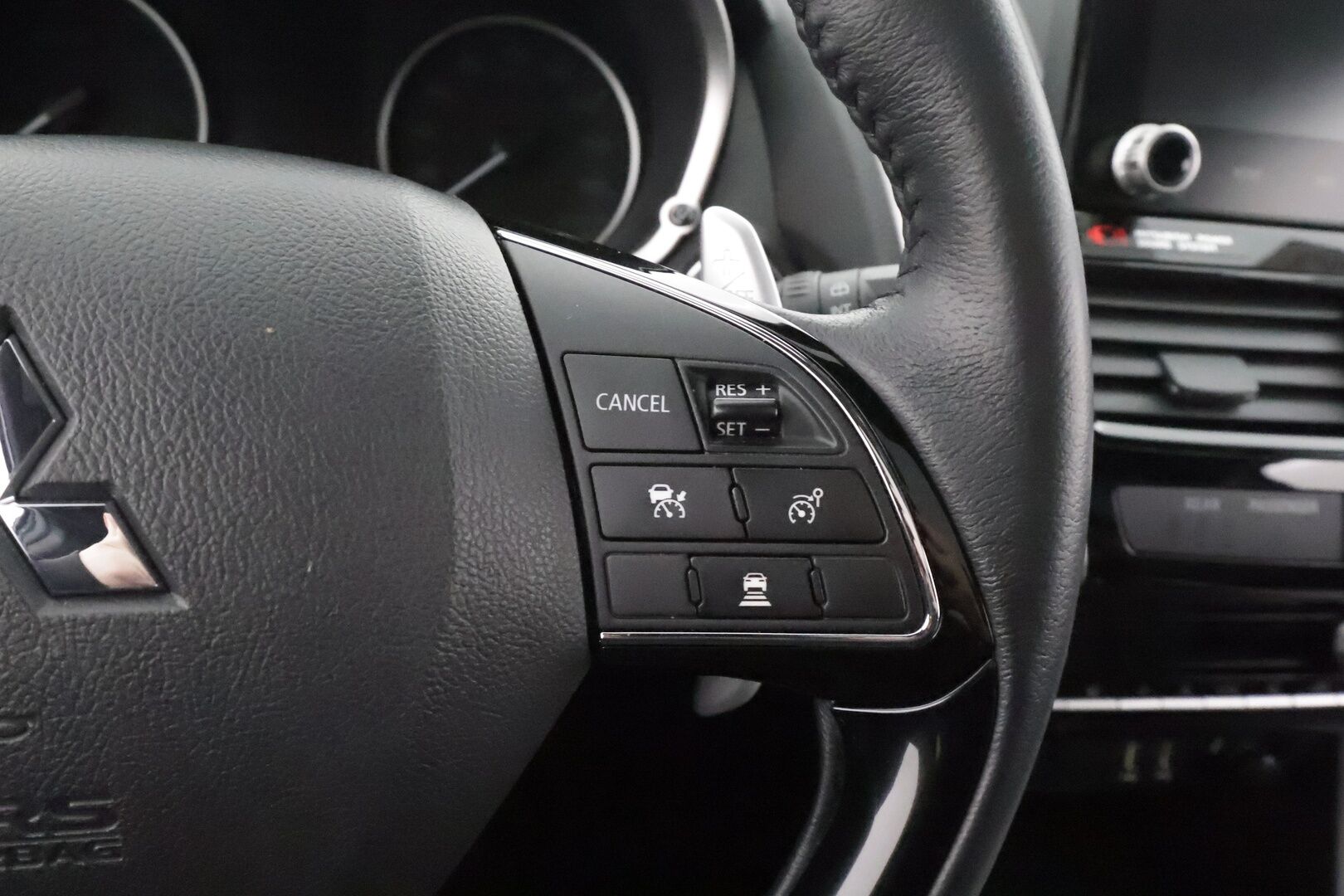 Mitsubishi Eclipse Cross 2021 2.4 PHEV Instyle 4WD - | ACC | 360° | HUD | Nahat | Panorama | Koukku | LED | Navi | 2x renkaat aluvantein |