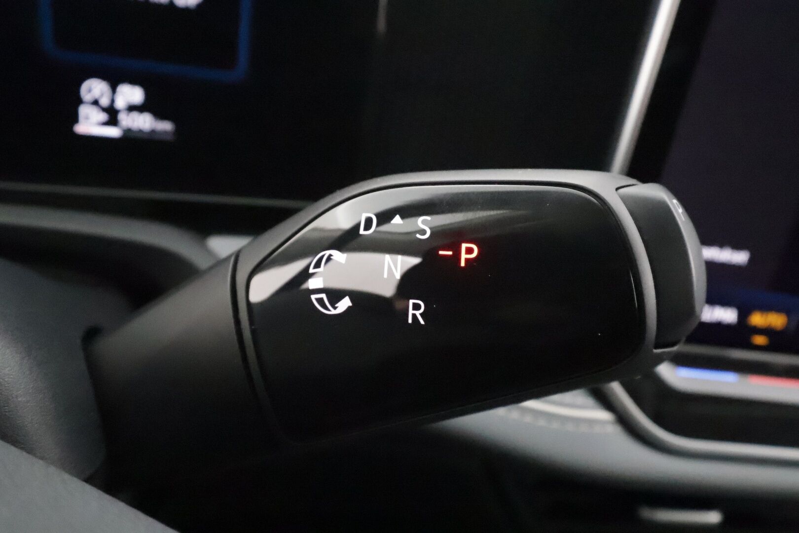 VOLKSWAGEN PASSAT 2024 Variant Business 1,5 eTSI 110 kW DSG -  ACC | Webasto | Koukku | LED | Hierovat Sporttipenkit | Peruutuskamera | Apple&Android | Kahdet Renkaat Aluvantein!