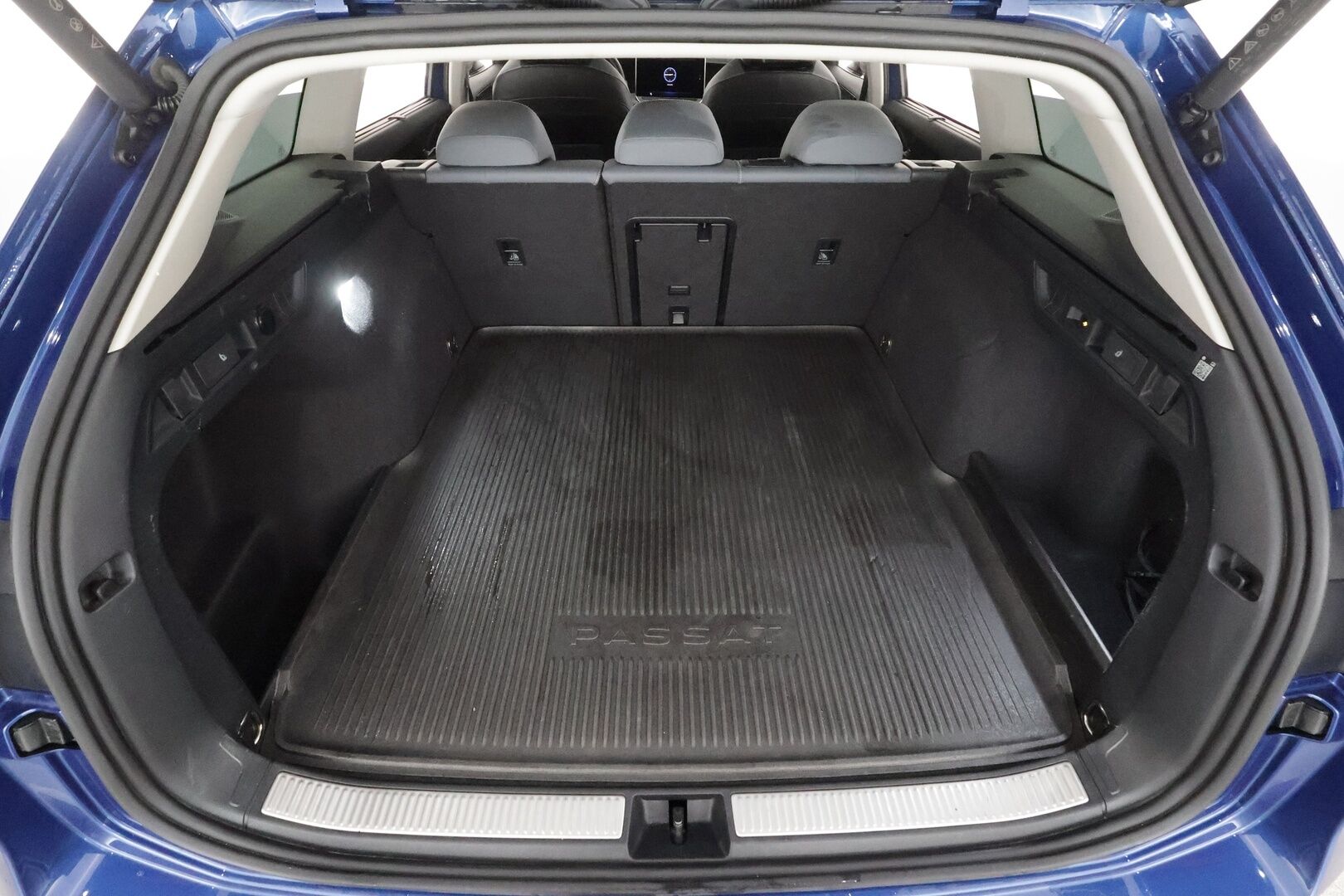 VOLKSWAGEN PASSAT 2024 Variant Business 1,5 eTSI 110 kW DSG -  ACC | Webasto | Koukku | LED | Hierovat Sporttipenkit | Peruutuskamera | Apple&Android | Kahdet Renkaat Aluvantein!
