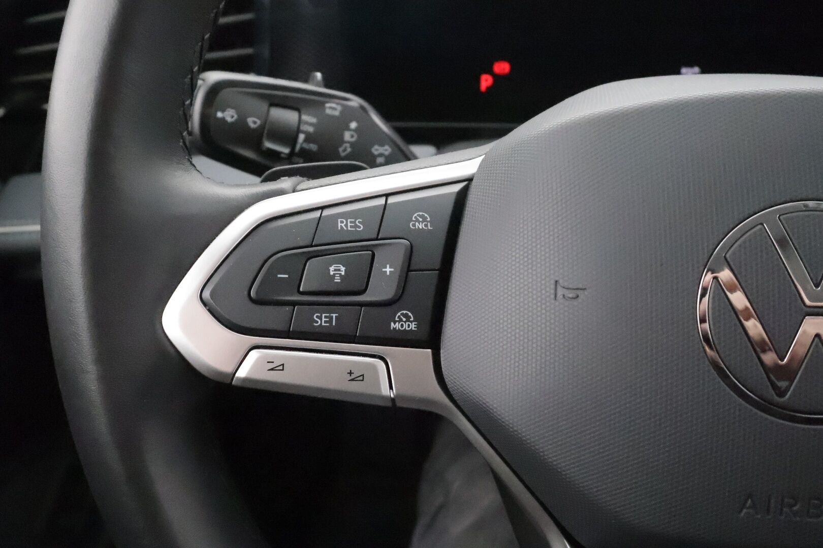 VOLKSWAGEN PASSAT 2024 Variant Business 1,5 eTSI 110 kW DSG -  ACC | Webasto | Koukku | LED | Hierovat Sporttipenkit | Peruutuskamera | Apple&Android | Kahdet Renkaat Aluvantein!
