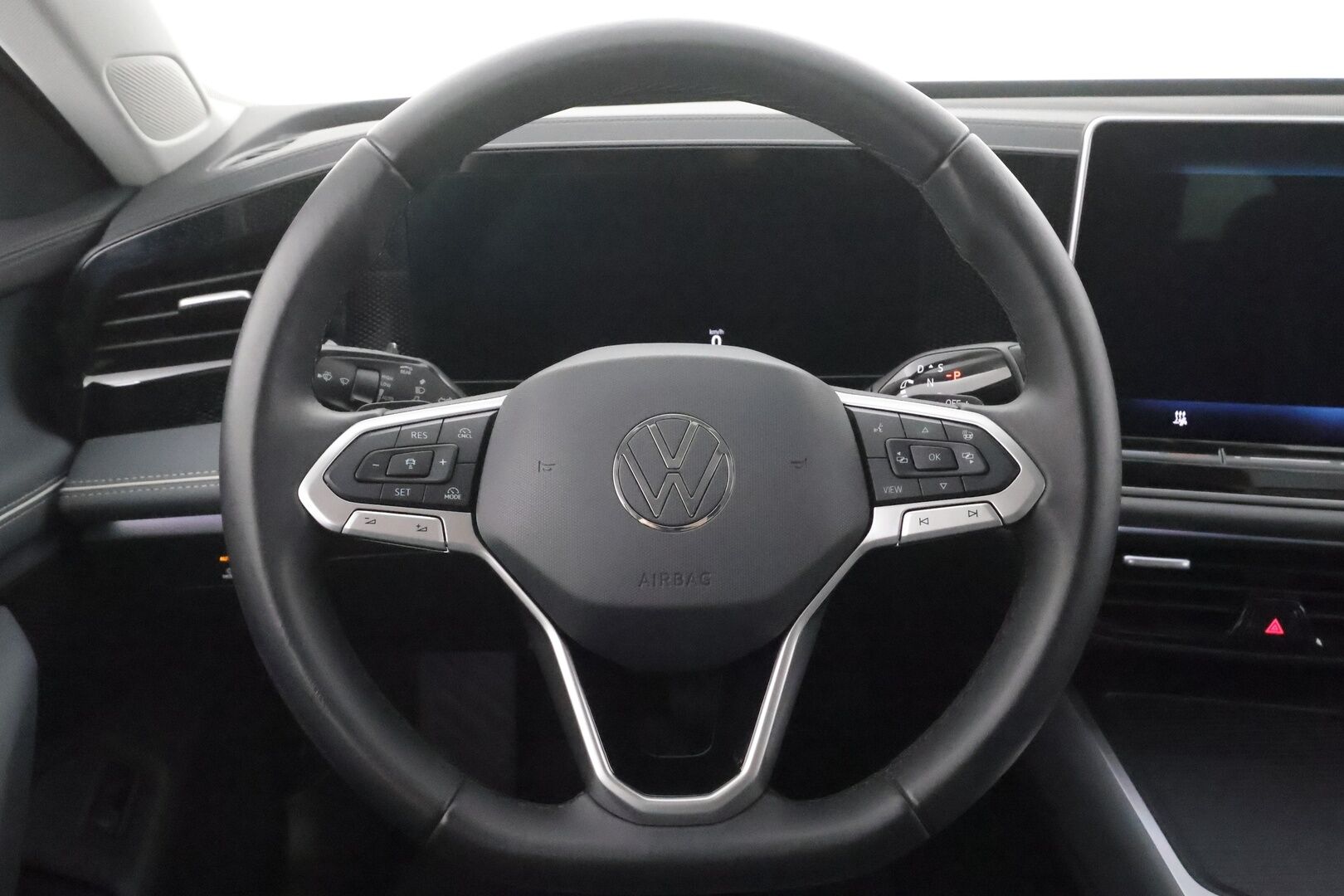 VOLKSWAGEN PASSAT 2024 Variant Business 1,5 eTSI 110 kW DSG -  ACC | Webasto | Koukku | LED | Hierovat Sporttipenkit | Peruutuskamera | Apple&Android | Kahdet Renkaat Aluvantein!