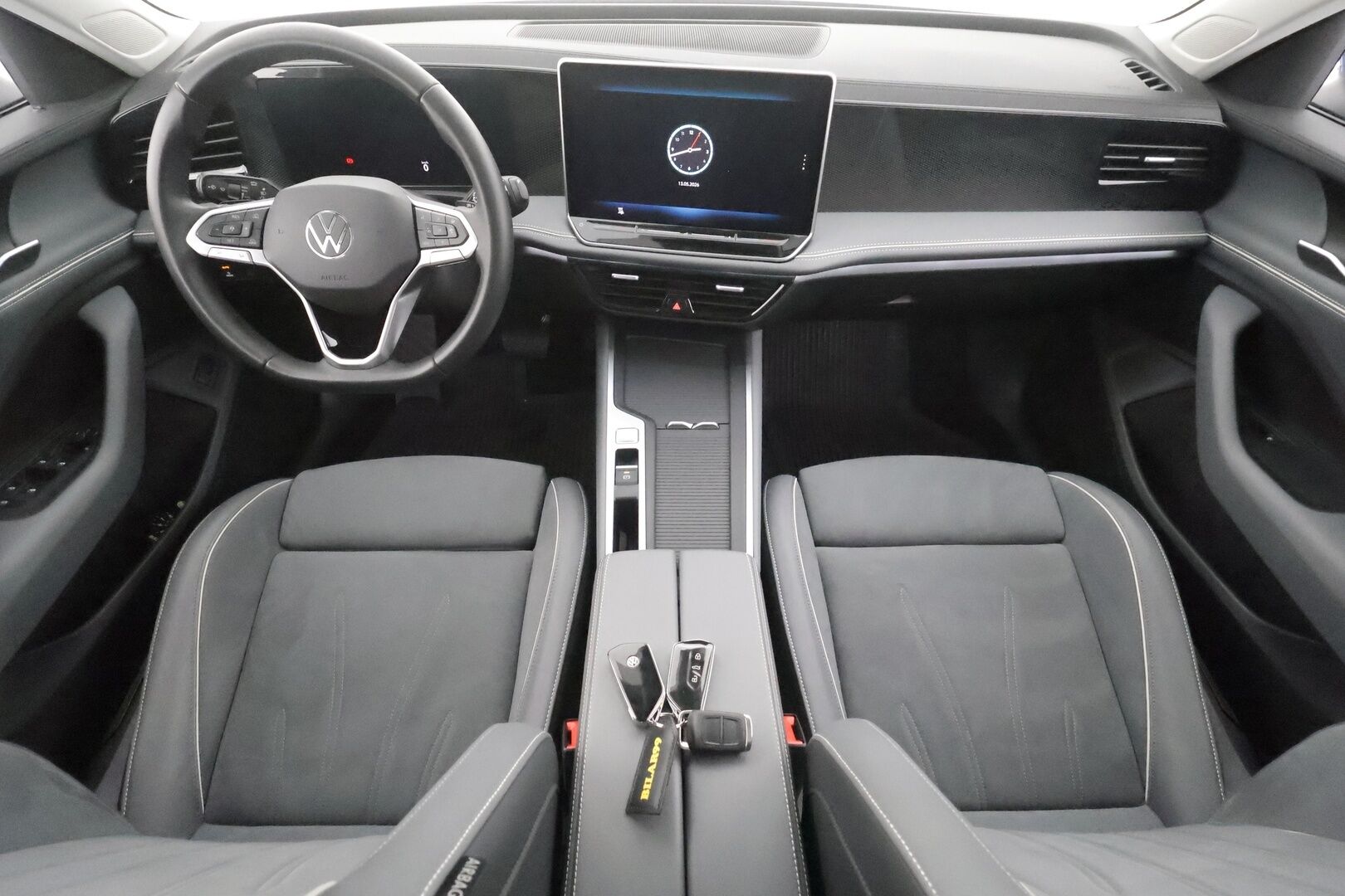 VOLKSWAGEN PASSAT 2024 Variant Business 1,5 eTSI 110 kW DSG -  ACC | Webasto | Koukku | LED | Hierovat Sporttipenkit | Peruutuskamera | Apple&Android | Kahdet Renkaat Aluvantein!