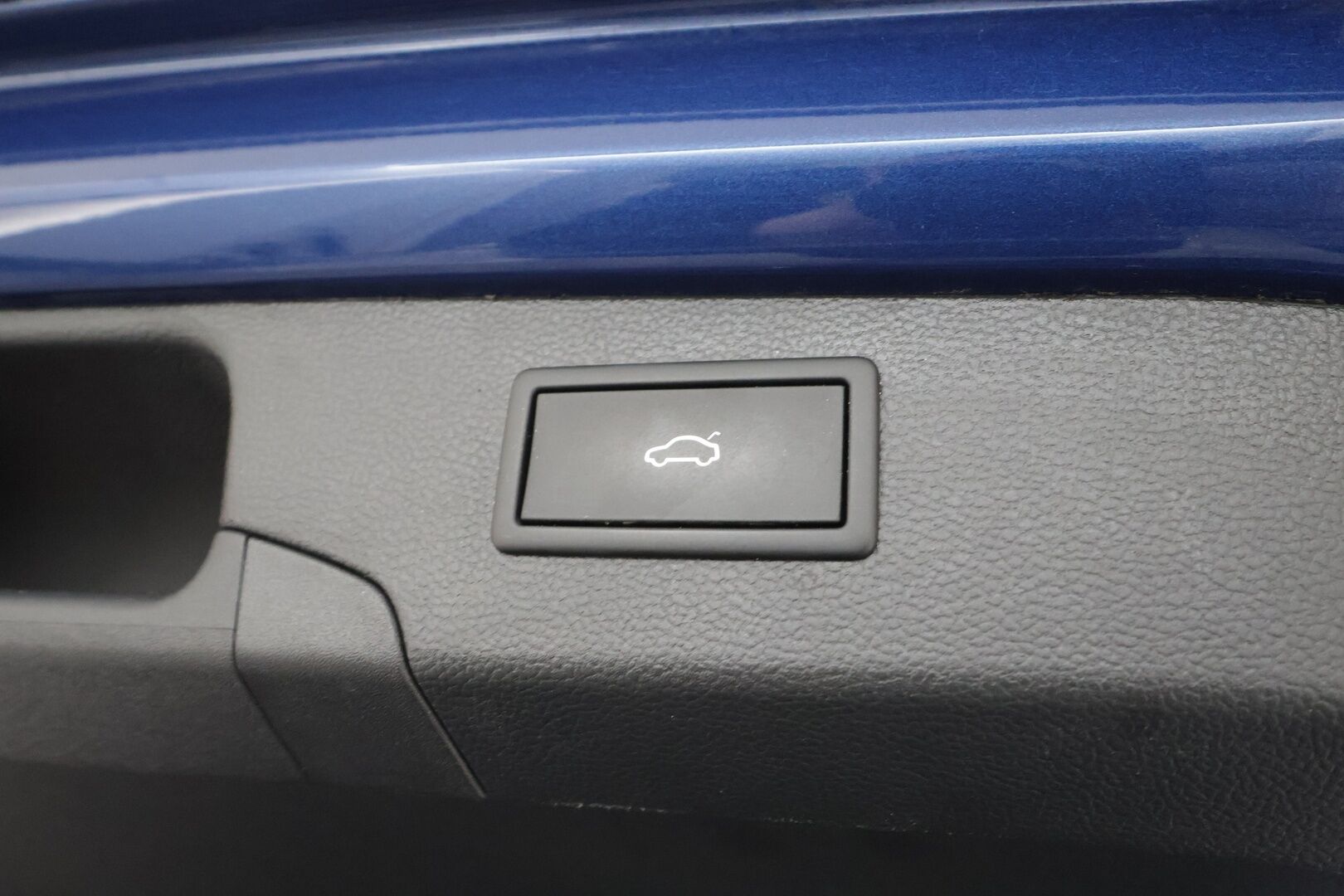 VOLKSWAGEN PASSAT 2024 Variant Business 1,5 eTSI 110 kW DSG -  ACC | Webasto | Koukku | LED | Hierovat Sporttipenkit | Peruutuskamera | Apple&Android | Kahdet Renkaat Aluvantein!