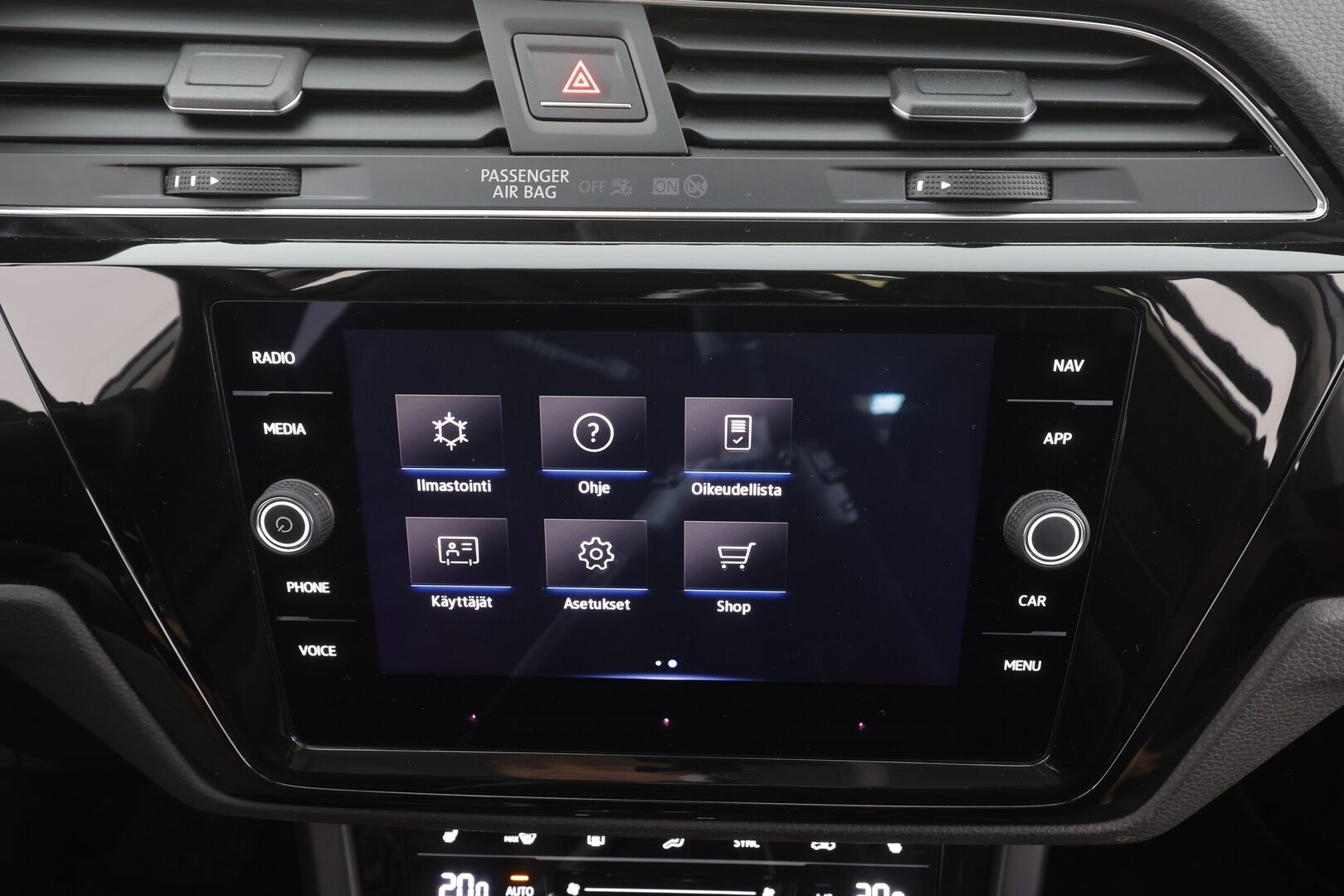 VOLKSWAGEN TOURAN 2023 Comfort Family 2,0 TDI SCR 110 kW DSG-automaatti 7-P - | Hierova penkki | Matrix | ACC | P.Kamera | Kaistavahti | Navi | Koukku | Kahdet renkaat | Merkkihuollot |