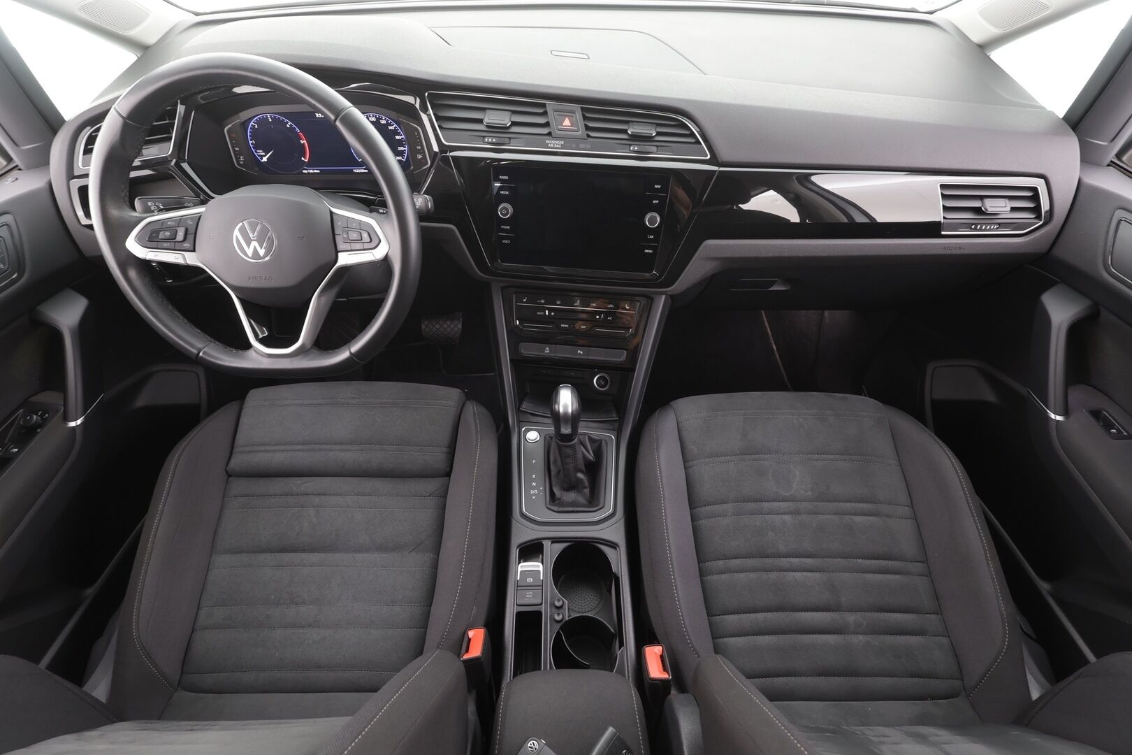 VOLKSWAGEN TOURAN 2023 Comfort Family 2,0 TDI SCR 110 kW DSG-automaatti 7-P - | Hierova penkki | Matrix | ACC | P.Kamera | Kaistavahti | Navi | Koukku | Kahdet renkaat | Merkkihuollot |