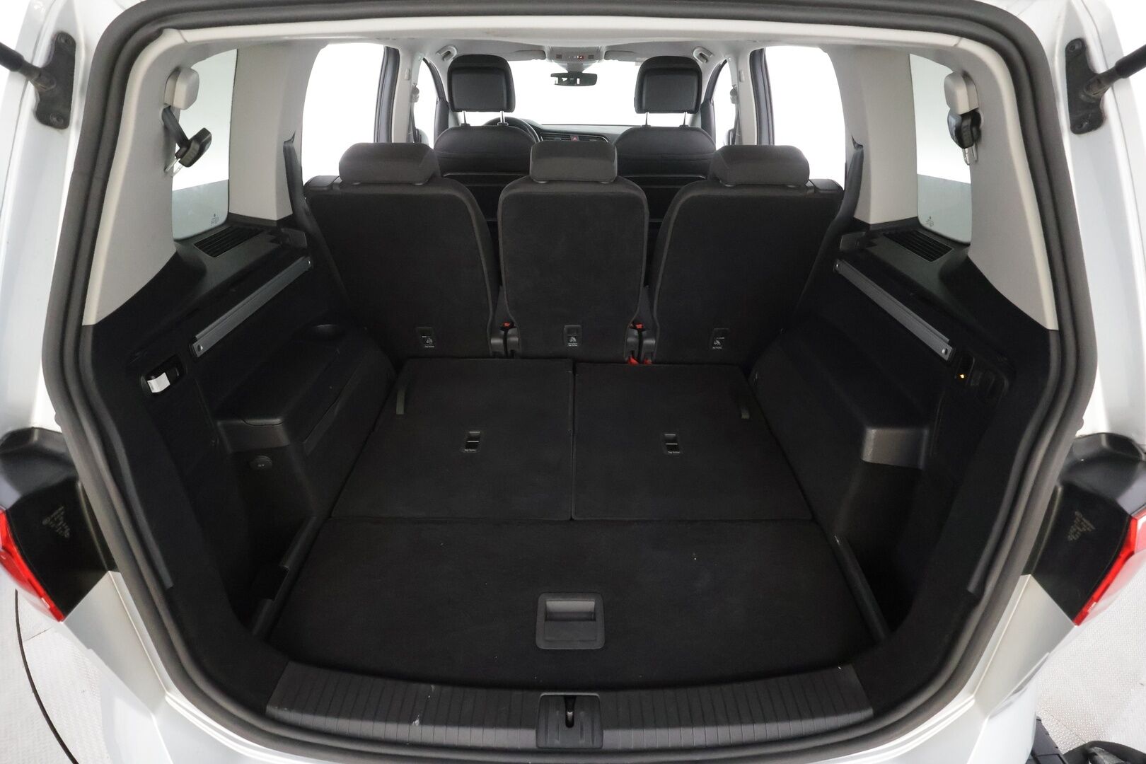 VOLKSWAGEN TOURAN 2023 Comfort Family 2,0 TDI SCR 110 kW DSG-automaatti 7-P - | Hierova penkki | Matrix | ACC | P.Kamera | Kaistavahti | Navi | Koukku | Kahdet renkaat | Merkkihuollot |