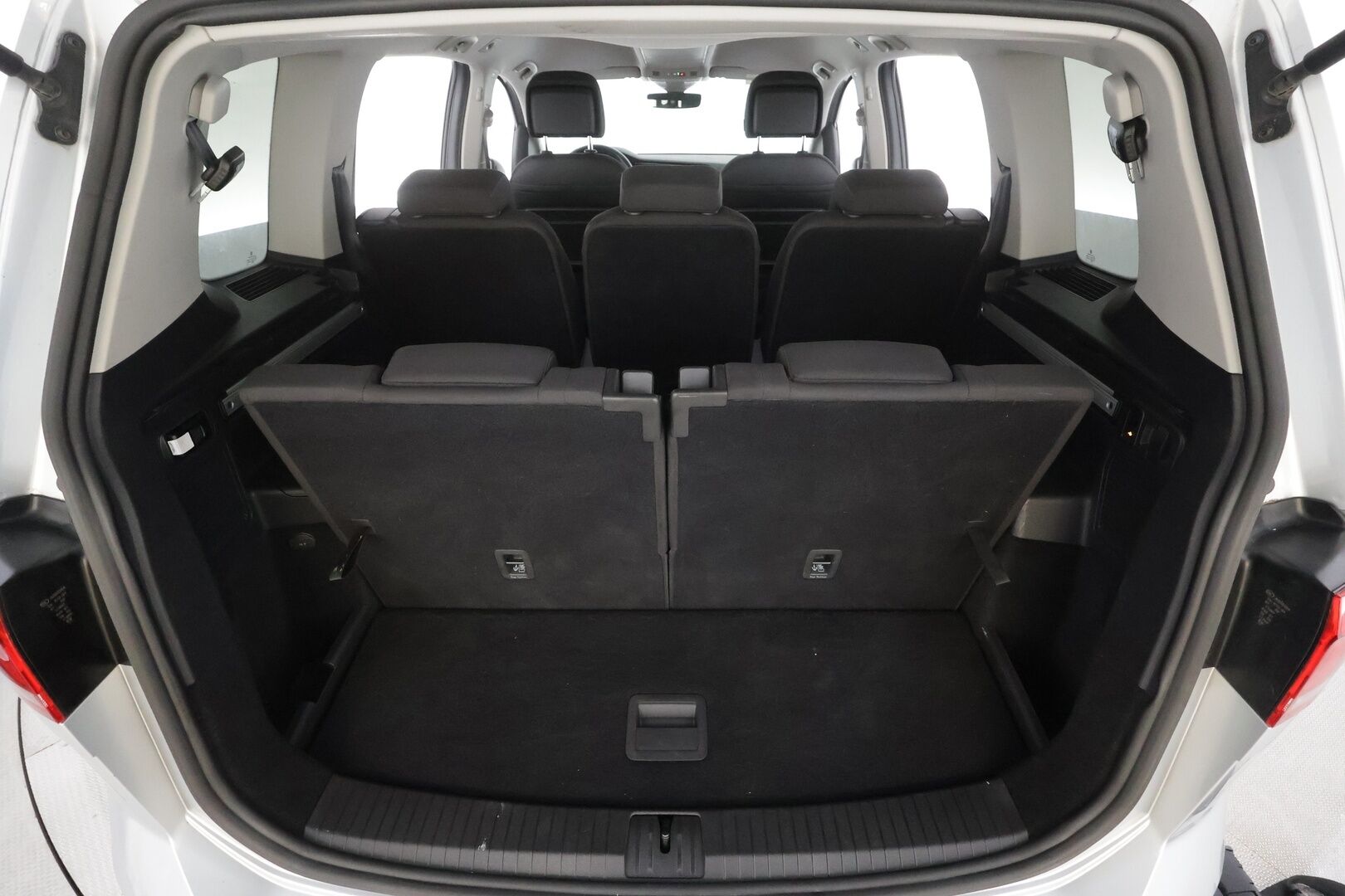 VOLKSWAGEN TOURAN 2023 Comfort Family 2,0 TDI SCR 110 kW DSG-automaatti 7-P - | Hierova penkki | Matrix | ACC | P.Kamera | Kaistavahti | Navi | Koukku | Kahdet renkaat | Merkkihuollot |