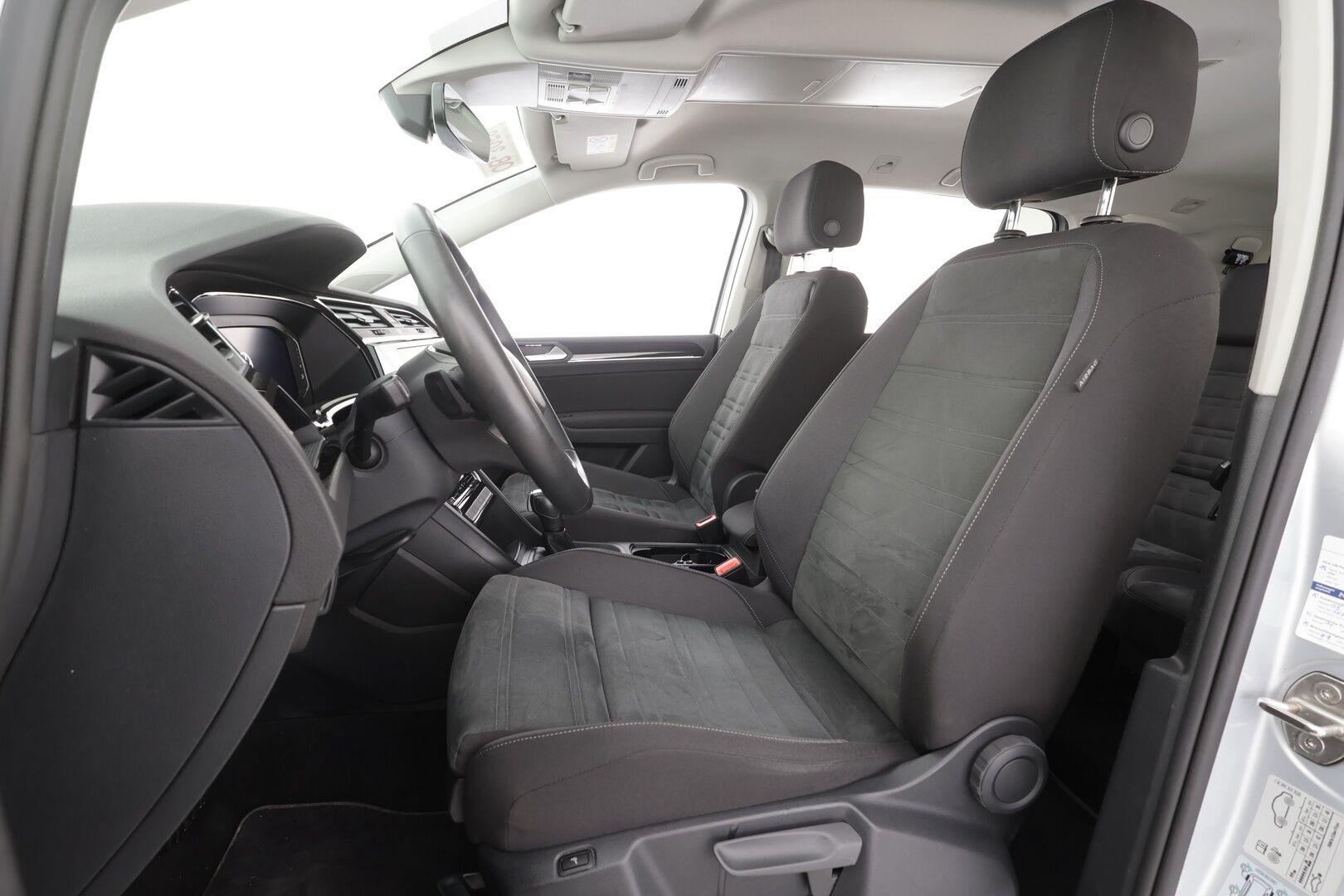 VOLKSWAGEN TOURAN 2023 Comfort Family 2,0 TDI SCR 110 kW DSG-automaatti 7-Paikkainen - Hieronta | Matrix LED | Vetokoukku | Adapt.Vakkari | Digimittari | Peruutuskamera | Navi | Huippuvarusteltu!