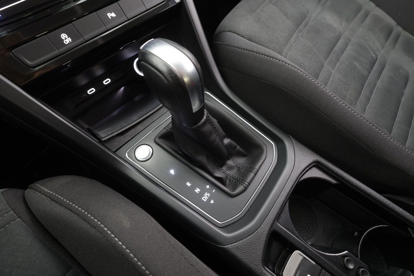 VOLKSWAGEN TOURAN 2023 Comfort Family 2,0 TDI SCR 110 kW DSG-automaatti 7-P - | Hierova penkki | Matrix | ACC | P.Kamera | Kaistavahti | Navi | Koukku | Kahdet renkaat | Merkkihuollot |