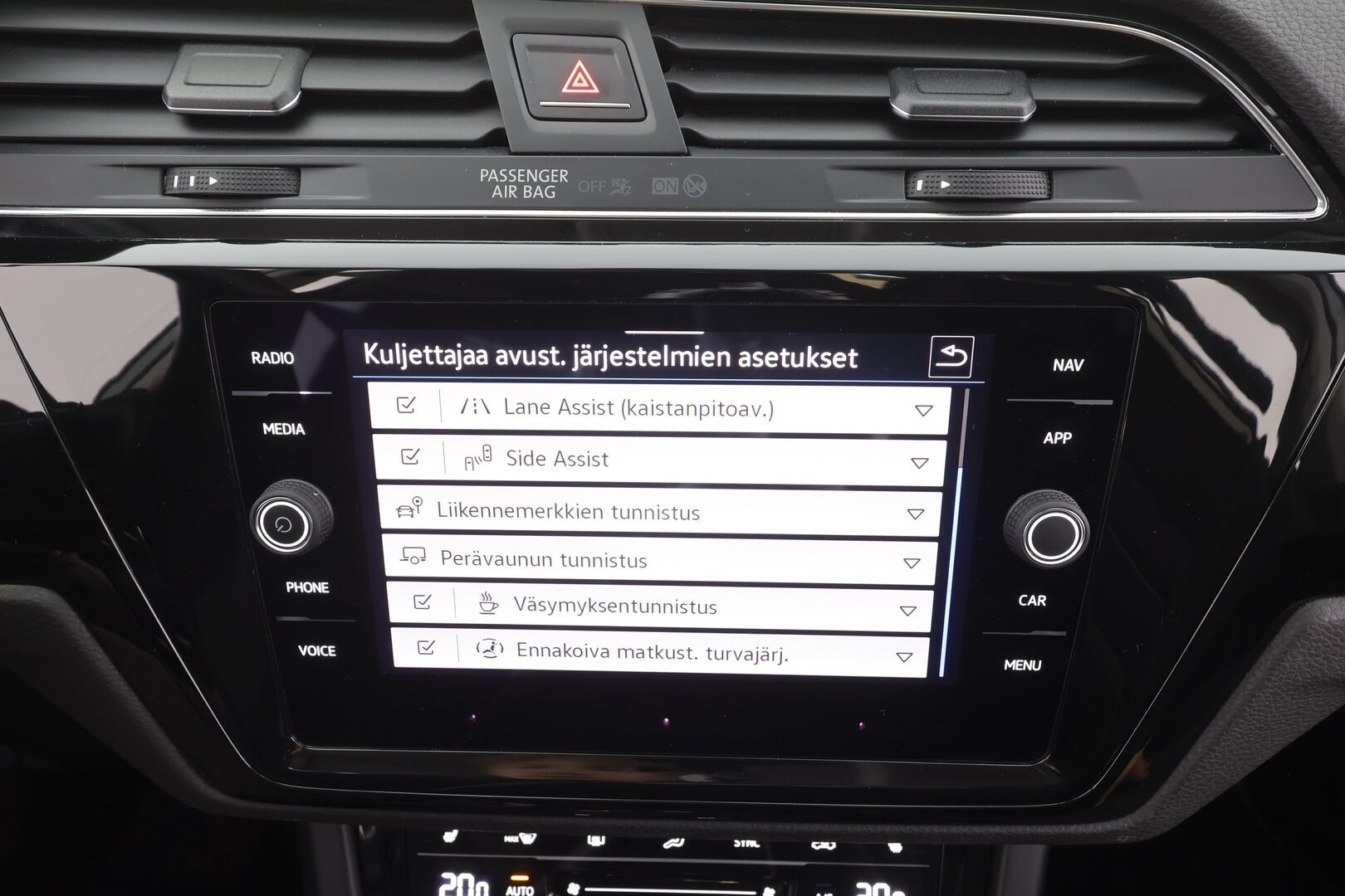 VOLKSWAGEN TOURAN 2023 Comfort Family 2,0 TDI SCR 110 kW DSG-automaatti 7-Paikkainen - Hieronta | Matrix LED | Vetokoukku | Adapt.Vakkari | Digimittari | Peruutuskamera | Navi | Huippuvarusteltu!
