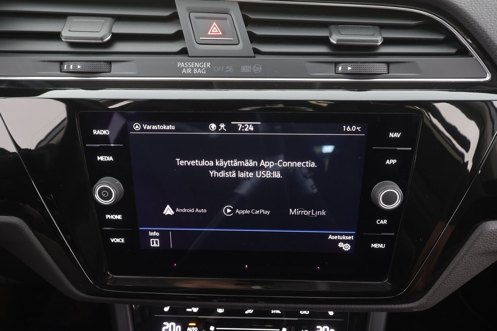 VOLKSWAGEN TOURAN 2023 Comfort Family 2,0 TDI SCR 110 kW DSG-automaatti 7-P - | Hierova penkki | Matrix | ACC | P.Kamera | Kaistavahti | Navi | Koukku | Kahdet renkaat | Merkkihuollot |