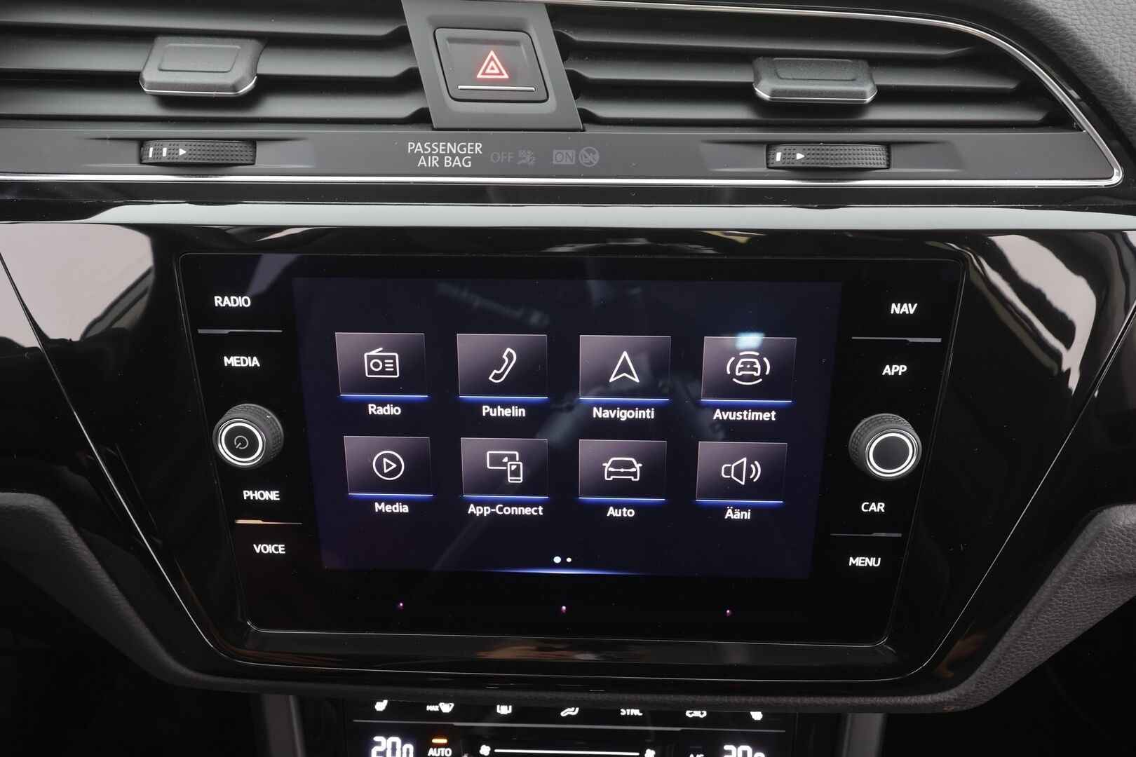 VOLKSWAGEN TOURAN 2023 Comfort Family 2,0 TDI SCR 110 kW DSG-automaatti 7-Paikkainen - Hieronta | Matrix LED | Vetokoukku | Adapt.Vakkari | Digimittari | Peruutuskamera | Navi | Huippuvarusteltu!