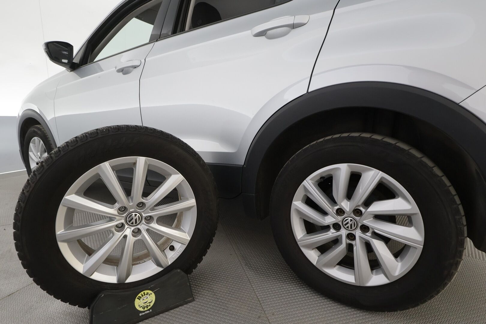 VOLKSWAGEN T-CROSS 2019 1,0 TSI 70 kW - | Vakkari | Kaistavahti | Katveavustin | Bluetooth | Ilmastointi | Penkinlämmittimet | Merkkihuollot | Kahdet renkaat |