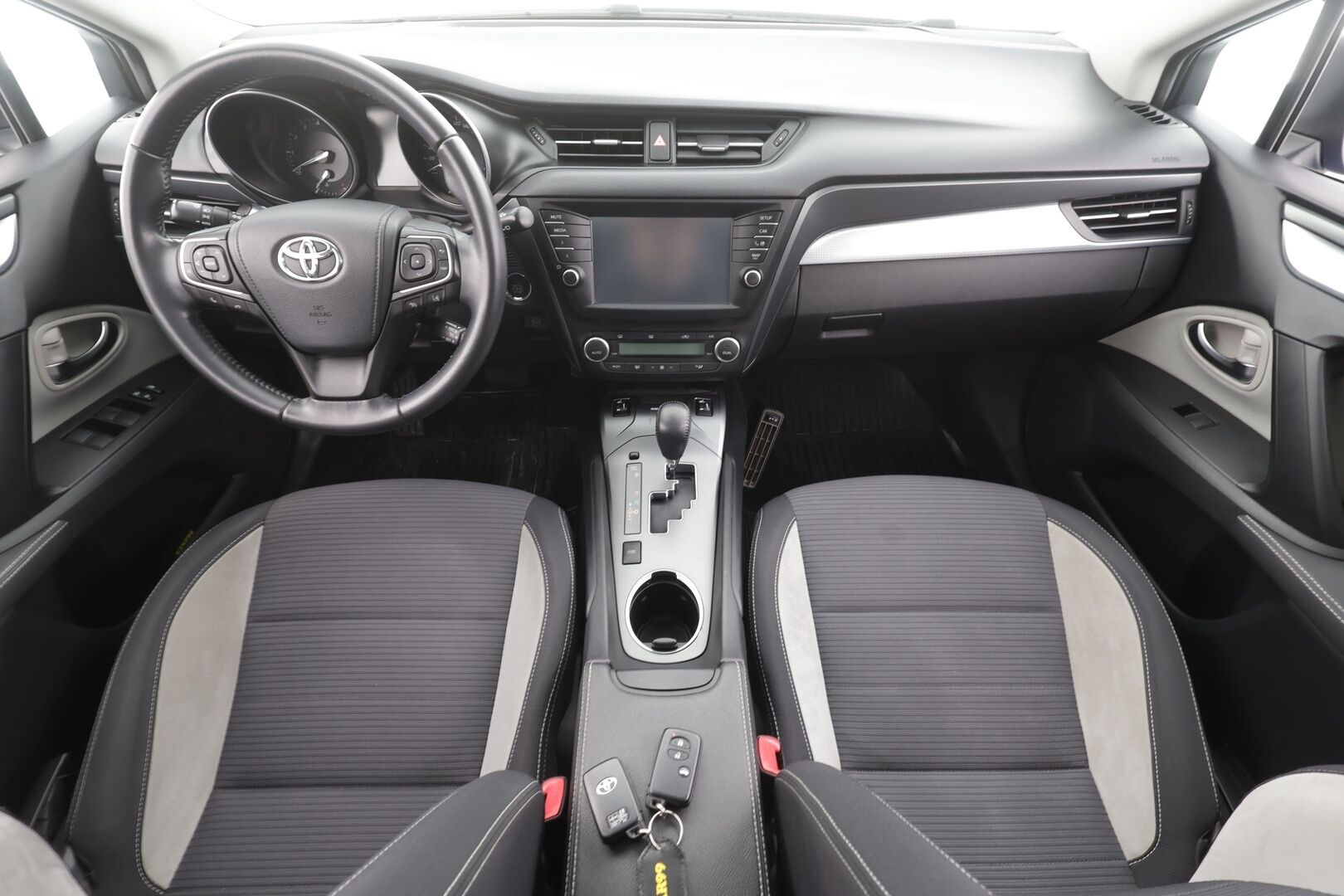 TOYOTA AVENSIS 2016 1,8 Valvematic Active Touring Sports Multidrive S - | Lasikatto | Kaistavahti | Sisätilanlämmitin | Vakkari | LED | P.Kamera | Bluetooth | Keyless | Kahdet renkaat |