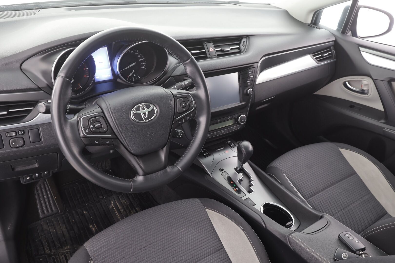 TOYOTA AVENSIS 2016 1,8 Valvematic Active Touring Sports Multidrive S - | Lasikatto | Kaistavahti | Sisätilanlämmitin | Vakkari | LED | P.Kamera | Bluetooth | Keyless | Kahdet renkaat |