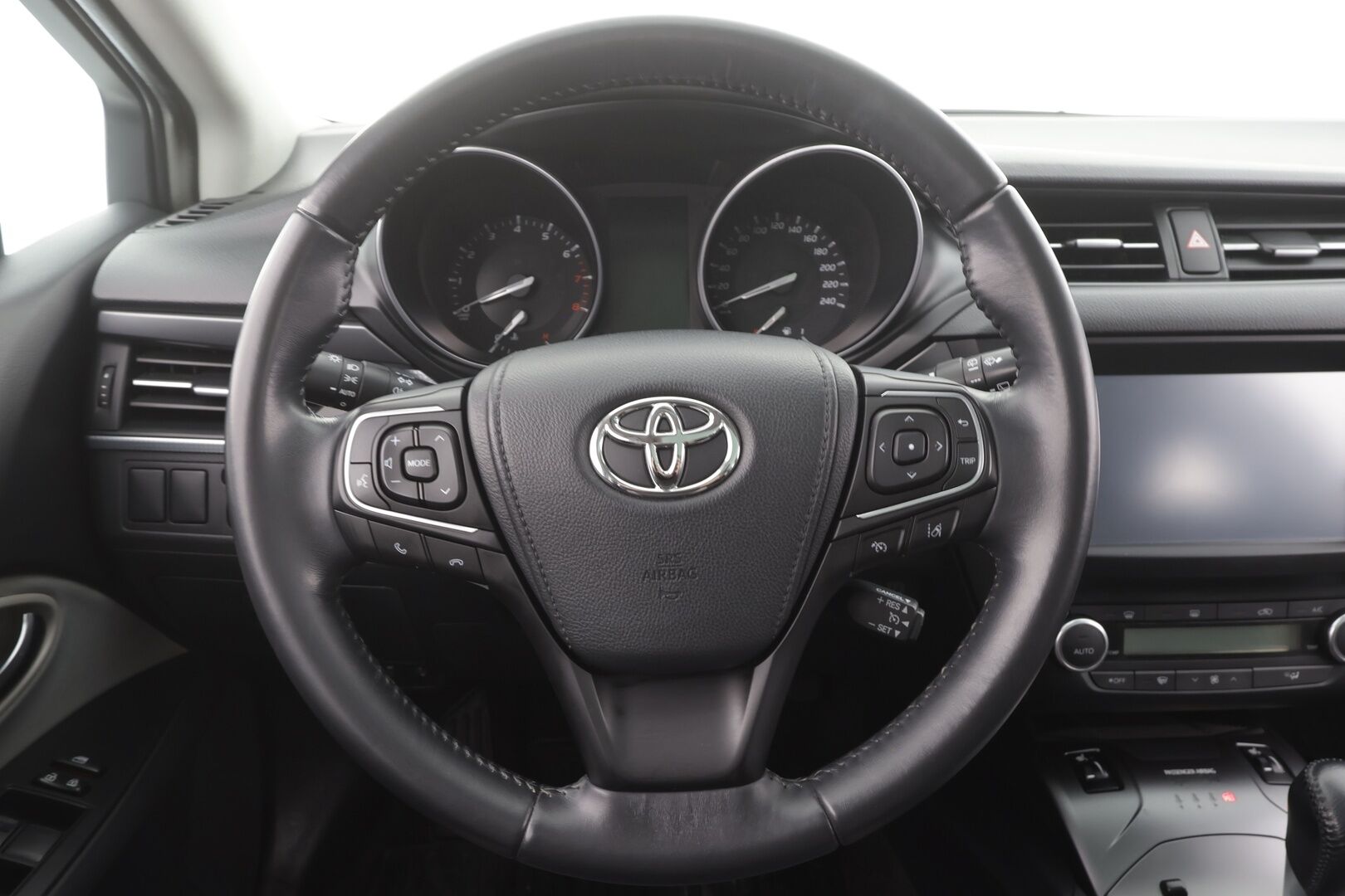 TOYOTA AVENSIS 2016 1,8 Valvematic Active Touring Sports Multidrive S - | Lasikatto | Kaistavahti | Sisätilanlämmitin | Vakkari | LED | P.Kamera | Bluetooth | Keyless | Kahdet renkaat |