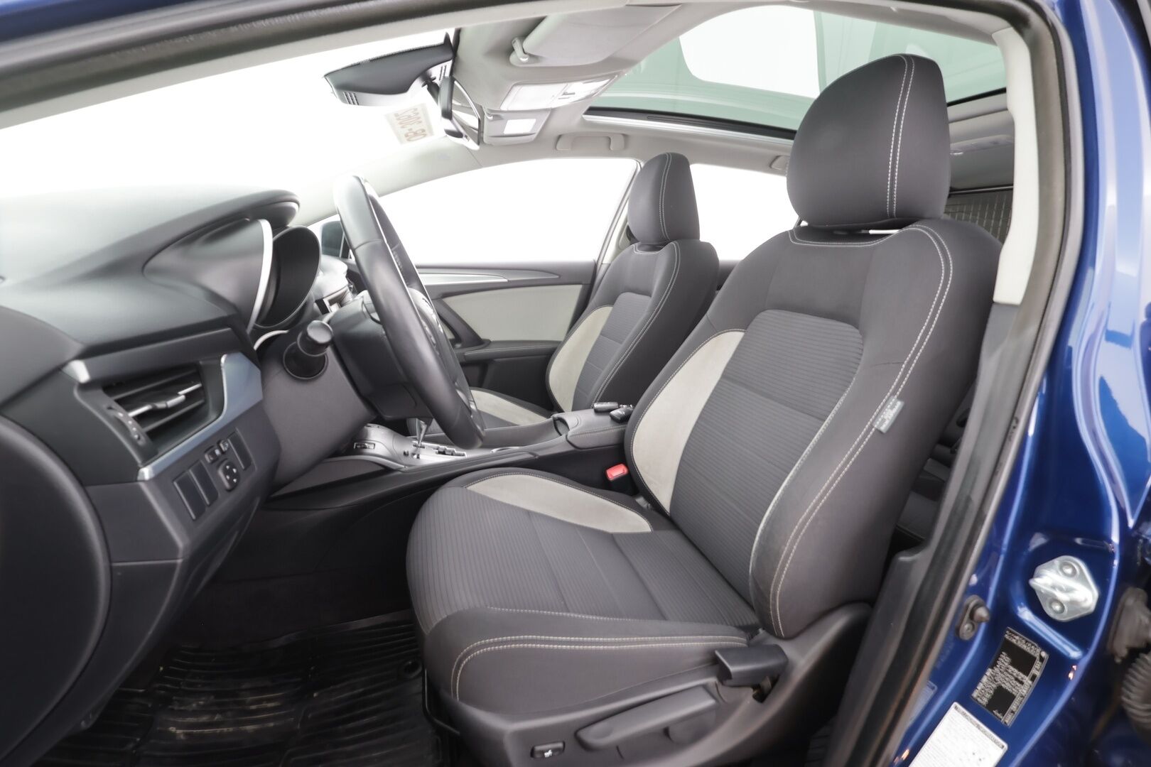 TOYOTA AVENSIS 2016 1,8 Valvematic Active Touring Sports Multidrive S - | Lasikatto | Kaistavahti | Sisätilanlämmitin | Vakkari | LED | P.Kamera | Bluetooth | Keyless | Kahdet renkaat |