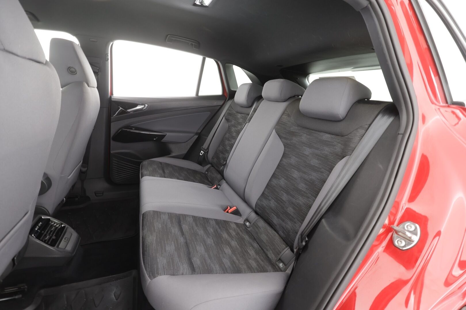 VOLKSWAGEN ID.4 2023 Pro Performance 150 kW, akku 77 kWh - | ACC | ILP | Koukku | IQ.Light | P.Kamera | Navi | Keyless | Ratinlämmitin | Ambient | Kahdet renkaat aluvanteilla | Merkkihuollettu |