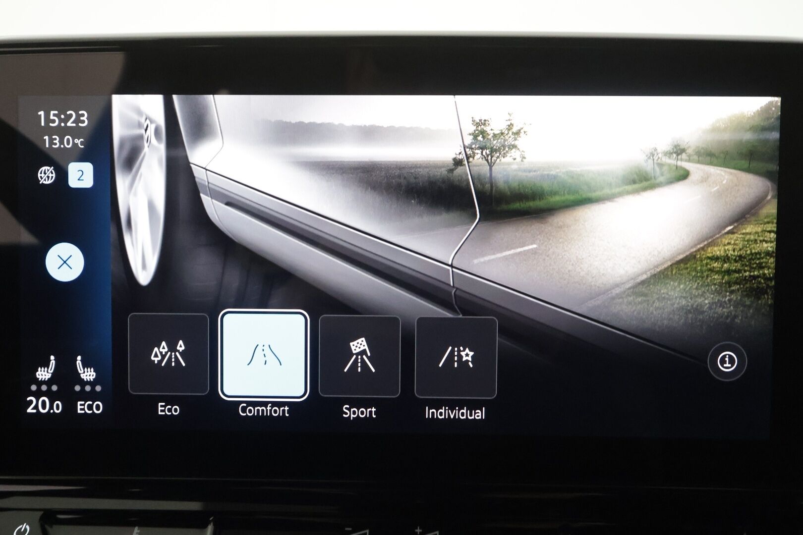 VOLKSWAGEN ID.4 2023 Pro Performance 150 kW, akku 77 kWh - | ACC | ILP | Koukku | IQ.Light | P.Kamera | Navi | Keyless | Ratinlämmitin | Ambient | Kahdet renkaat aluvanteilla | Merkkihuollettu |