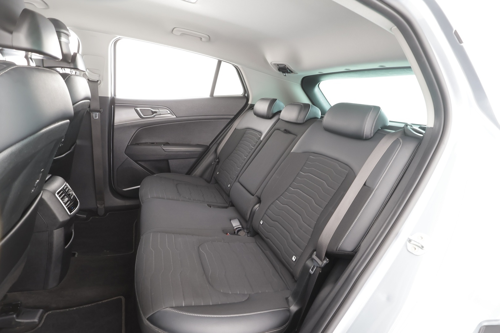 KIA SPORTAGE 2022 1,6 T-GDI AWD Plug-in Hybrid Business Premium AT 265hv - | ACC | P.Kamera | Sähöpenkit | Navi | LED | Digimittari | Puolinahat | Ratinlämmitin | Apple&Android | Merkkihuollettu |