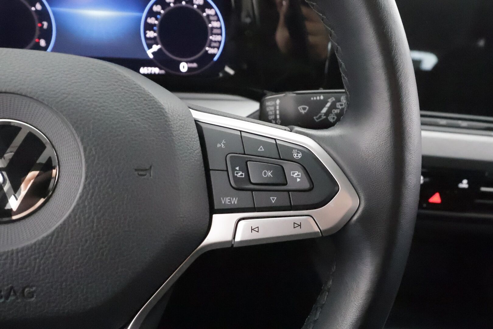 VOLKSWAGEN GOLF 2023 Comfort 1,5 TSI 96 kW - | ACC | LED | Digimittaristo | Ambient | Kaistavahti | Navi | Lämm. ratti | P. tutkat | 2x renkaat vanteineen | ALV | 
