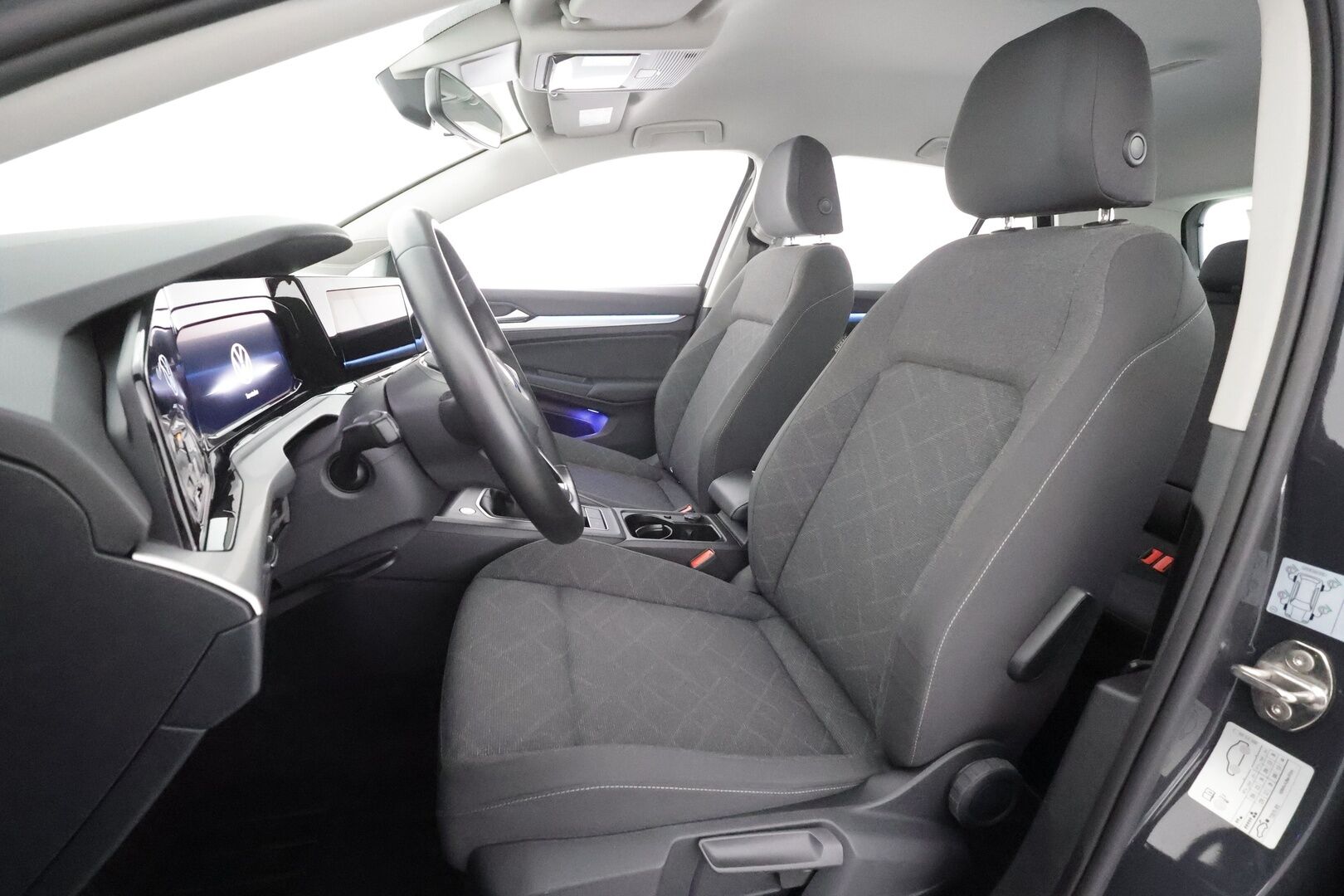 VOLKSWAGEN GOLF 2023 Comfort 1,5 TSI 96 kW - | ACC | LED | Digimittaristo | Ambient | Kaistavahti | Navi | Lämm. ratti | P. tutkat | 2x renkaat vanteineen | ALV | 