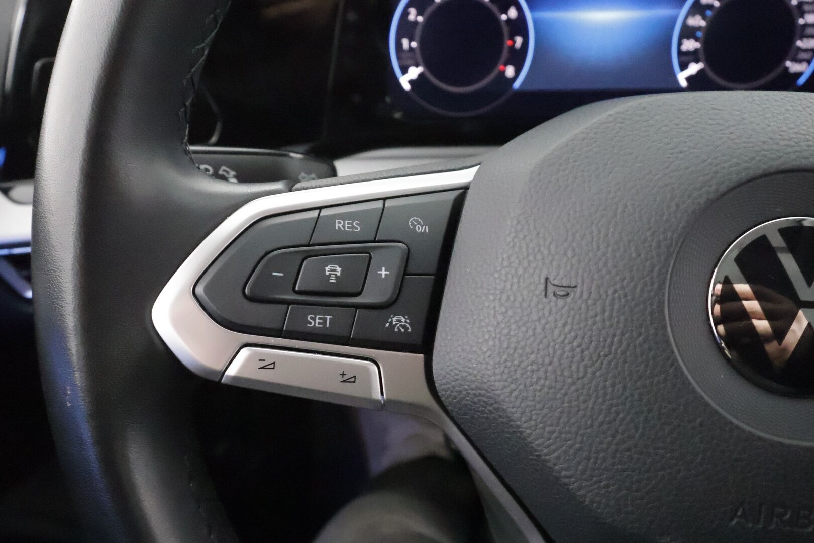 VOLKSWAGEN GOLF 2023 Comfort 1,5 TSI 96 kW - | ACC | LED | Digimittaristo | Ambient | Kaistavahti | Navi | Lämm. ratti | P. tutkat | 2x renkaat vanteineen | ALV | 