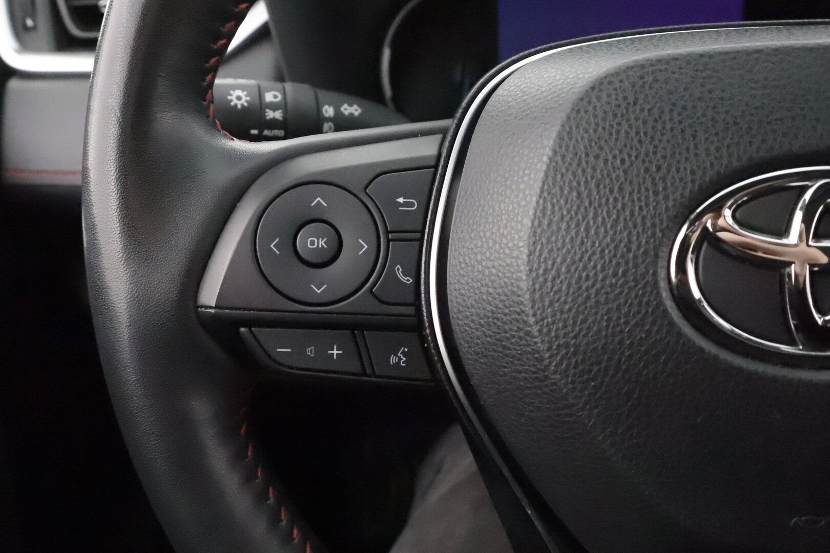 TOYOTA RAV4 PLUG-IN 2022 Hybrid 2,5 AWD-i Active - ACC | Lisälämmitin | Sähköpenkki | Peruutuskamera | Keyless | Lämm. ohjauspyörä | Apple & Android | 2x renkaat aluvantein | Merkkihuoltohistoria | ALV |