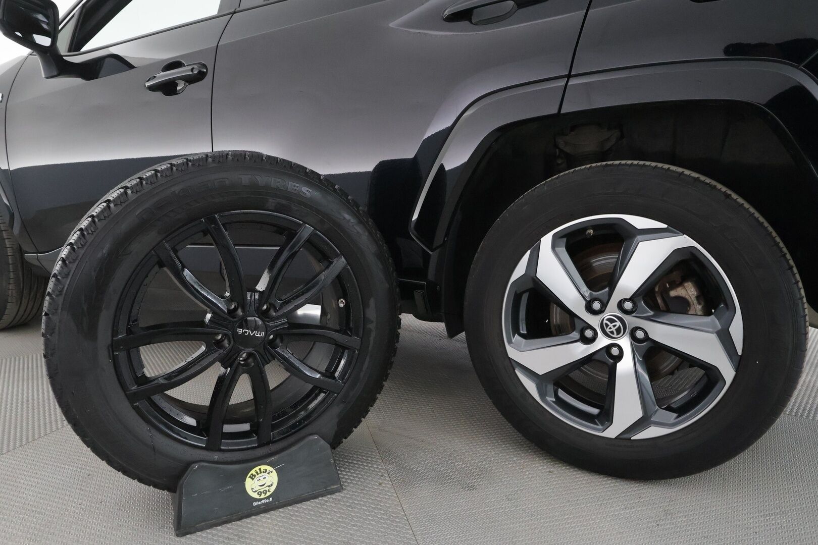 TOYOTA RAV4 PLUG-IN 2022 Hybrid 2,5 AWD-i Active - ACC | Lisälämmitin | Sähköpenkki | Peruutuskamera | Keyless | Lämm. ohjauspyörä | Apple & Android | 2x renkaat aluvantein | Merkkihuoltohistoria | ALV |