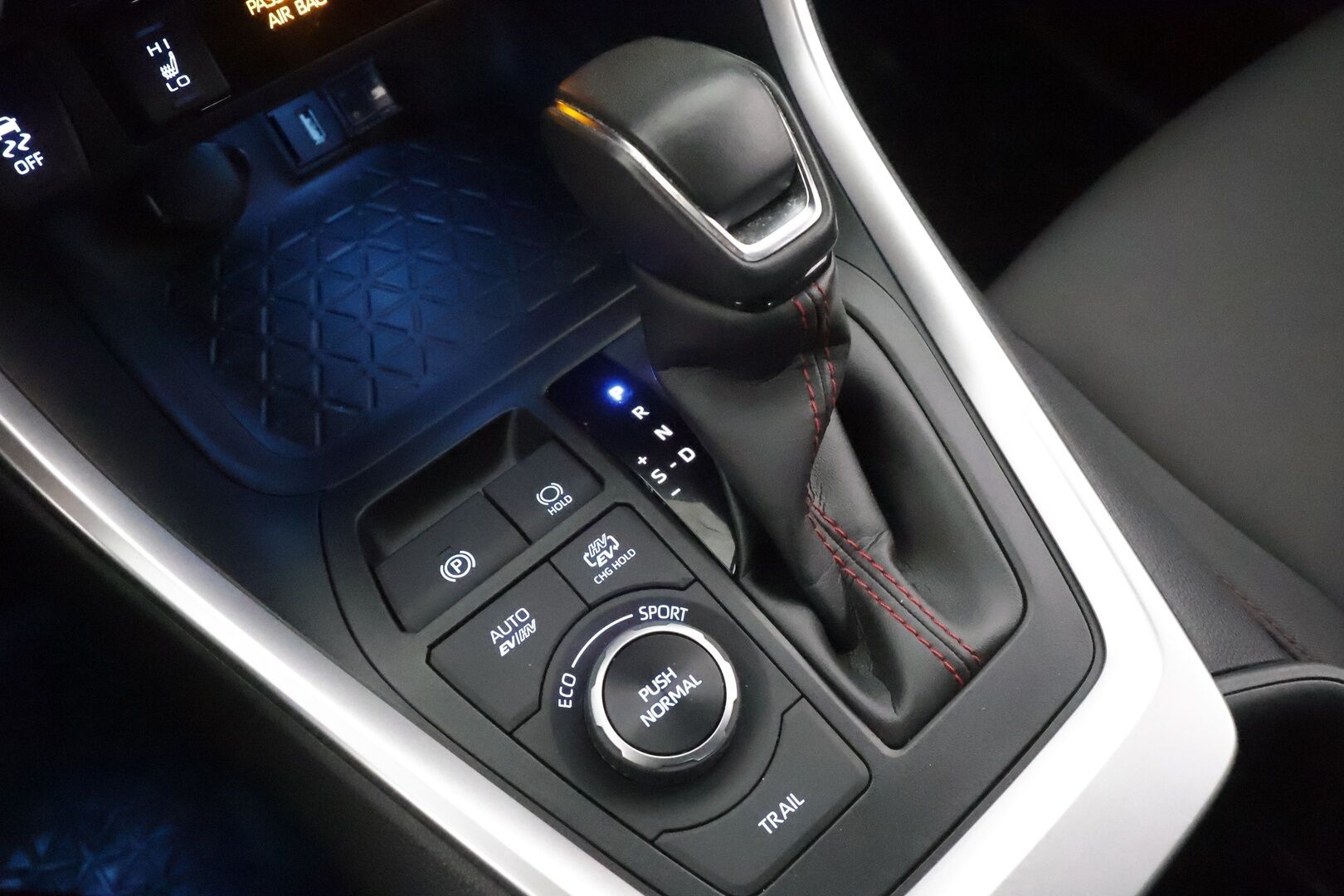 TOYOTA RAV4 PLUG-IN 2022 Hybrid 2,5 AWD-i Active - ACC | Lisälämmitin | Sähköpenkki | Peruutuskamera | Keyless | Lämm. ohjauspyörä | Apple & Android | 2x renkaat aluvantein | Merkkihuoltohistoria | ALV |