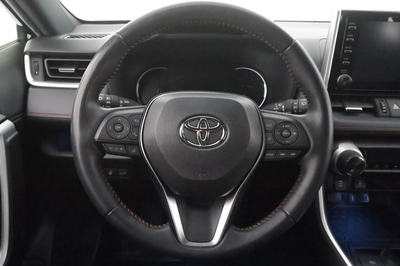 TOYOTA RAV4 PLUG-IN 2022 Hybrid 2,5 AWD-i Active - ACC | Lisälämmitin | Sähköpenkki | Peruutuskamera | Keyless | Lämm. ohjauspyörä | Apple & Android | 2x renkaat aluvantein | Merkkihuoltohistoria | ALV |