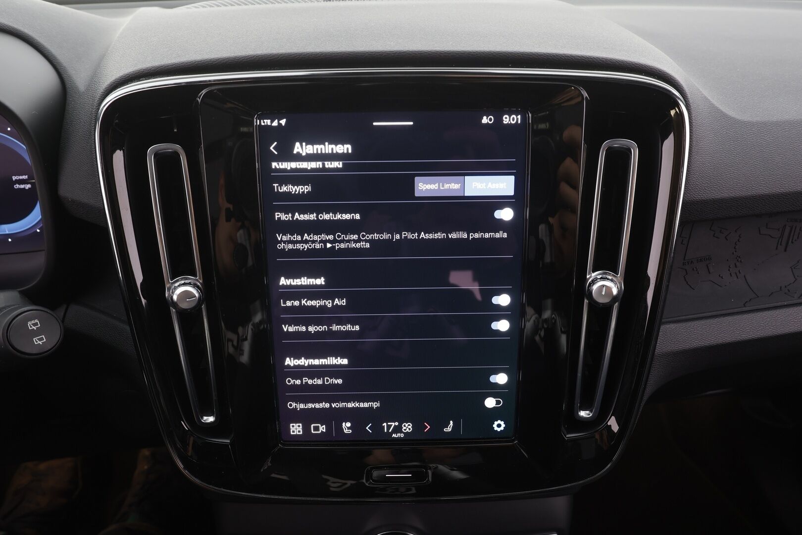 Volvo XC40 2023 Recharge Twin Plus aut -  | ILP | Koukku | Panorama | ACC | 360 | Sporttipenkki Muistilla | H&K |  LED | Kaistavahti | Google Maps | Keyless | Merkkihuollettu |
