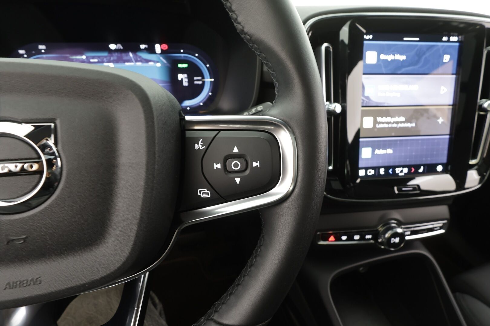 Volvo XC40 2023 Recharge Twin Plus aut -  | ILP | Koukku | Panorama | ACC | 360 | Sporttipenkki Muistilla | H&K |  LED | Kaistavahti | Google Maps | Keyless | Merkkihuollettu |