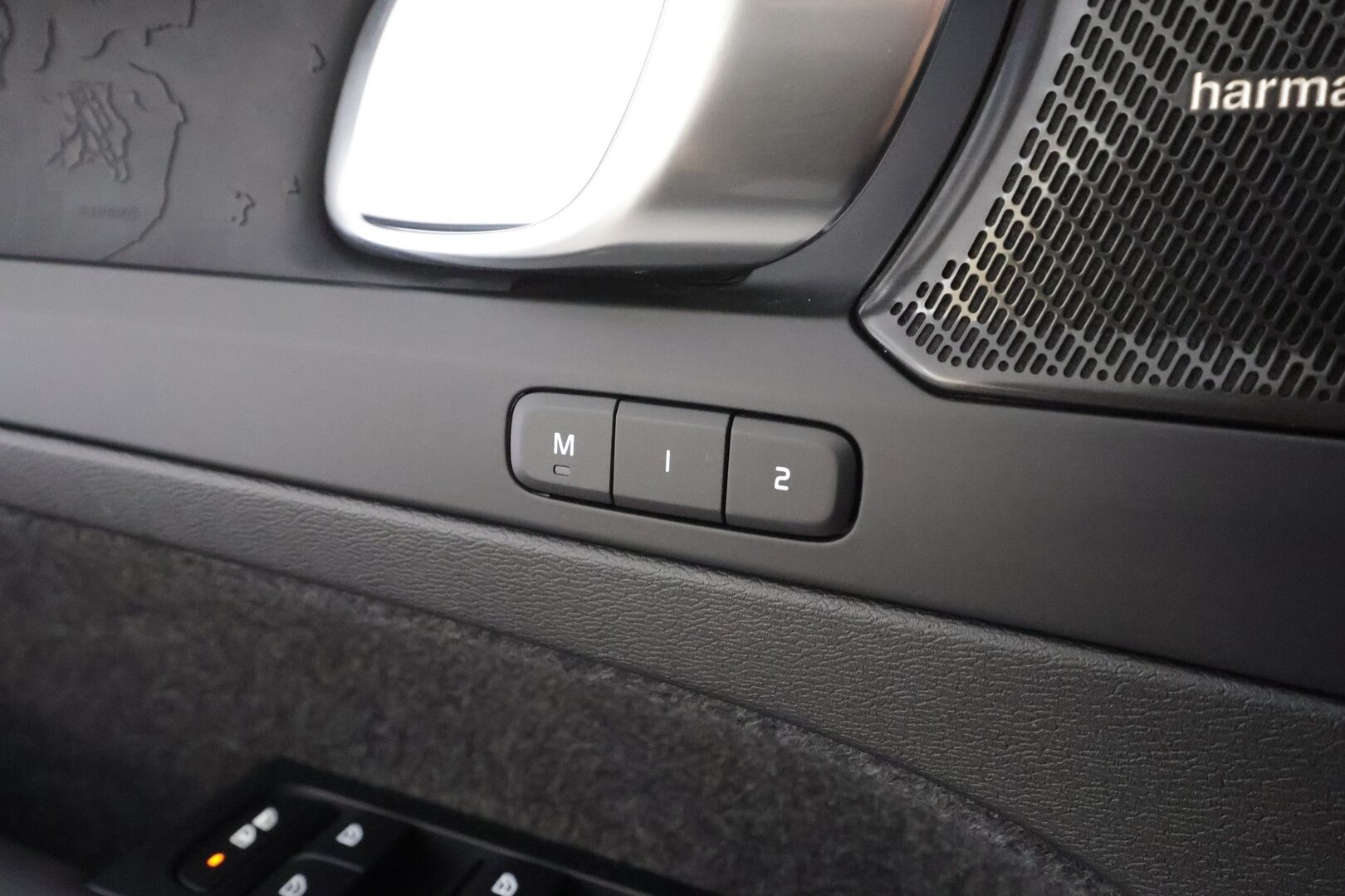 Volvo XC40 2023 Recharge Twin Plus aut -  | ILP | Koukku | Panorama | ACC | 360 | Sporttipenkki Muistilla | H&K |  LED | Kaistavahti | Google Maps | Keyless | Merkkihuollettu |