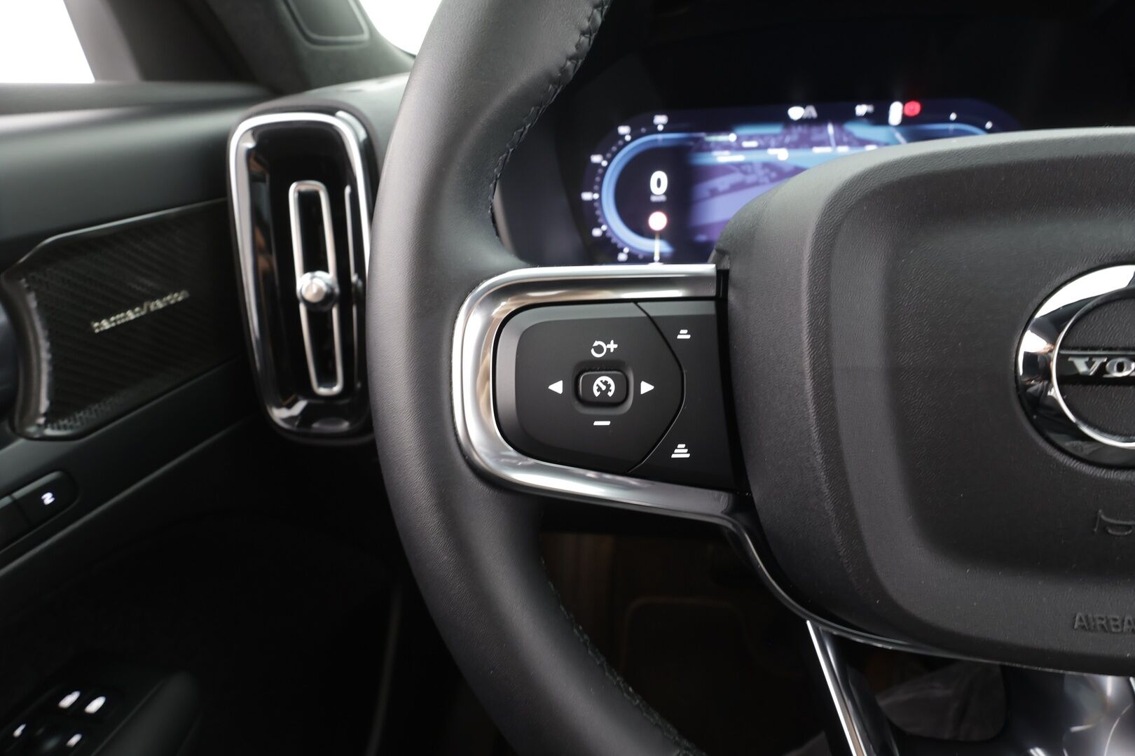 Volvo XC40 2023 Recharge Twin Plus aut -  | ILP | Koukku | Panorama | ACC | 360 | Sporttipenkki Muistilla | H&K |  LED | Kaistavahti | Google Maps | Keyless | Merkkihuollettu |